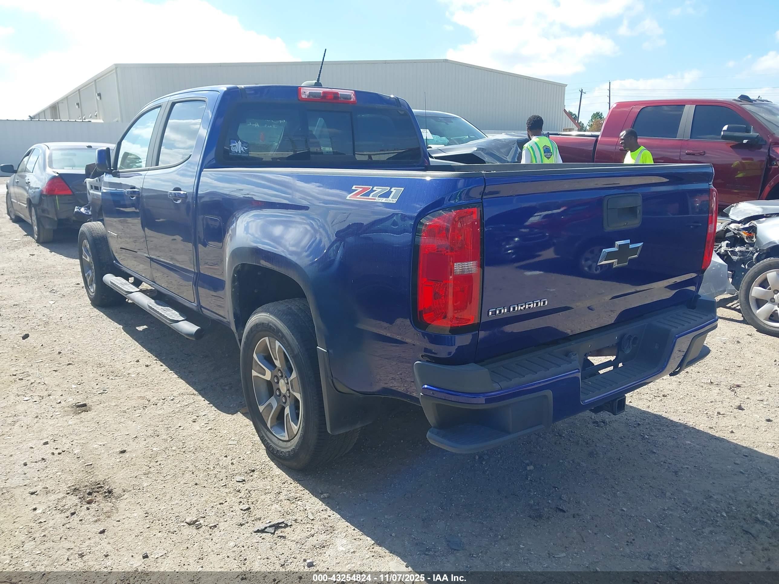 CHEVROLET COLORADO image 3