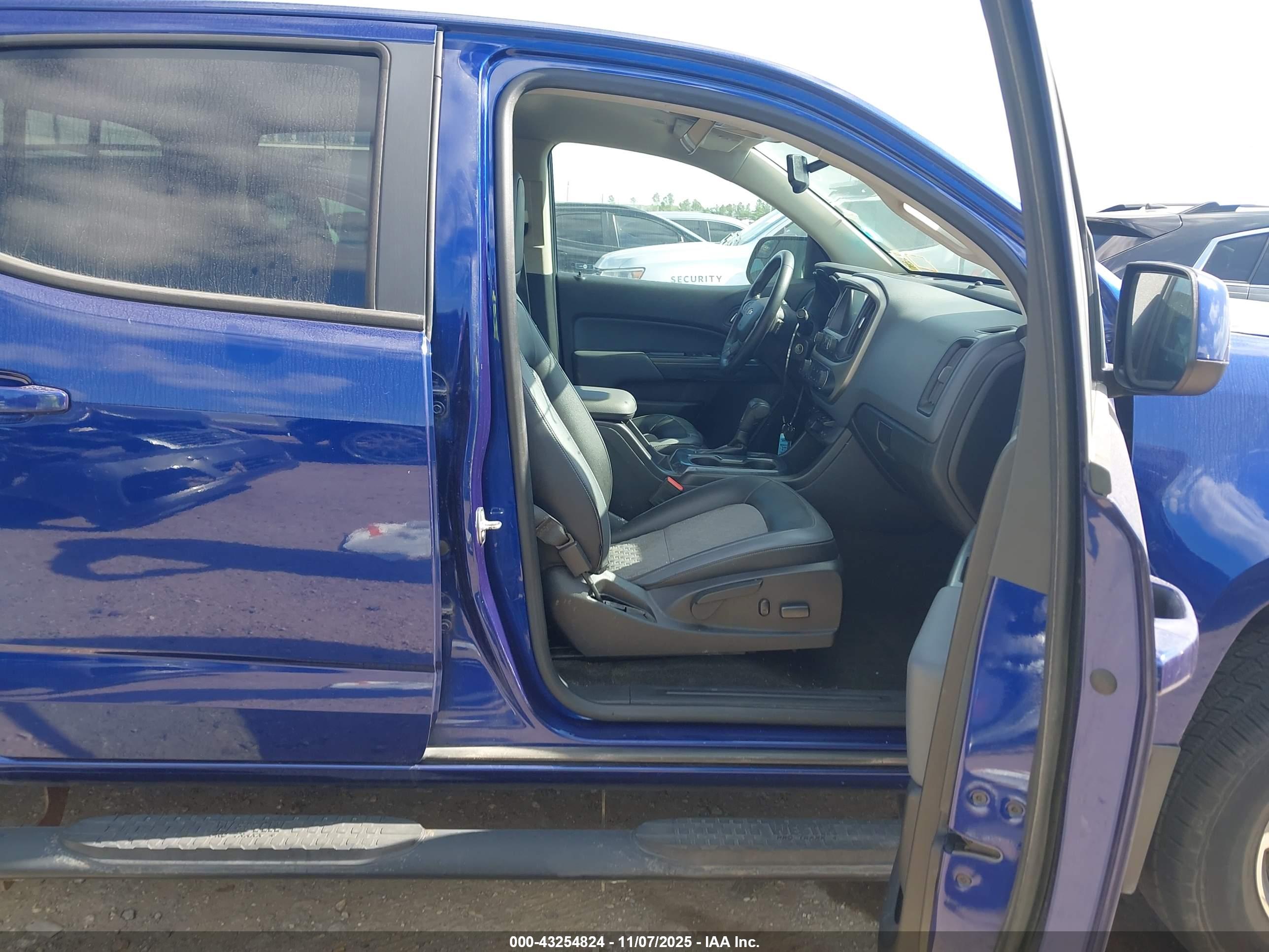 CHEVROLET COLORADO image 5