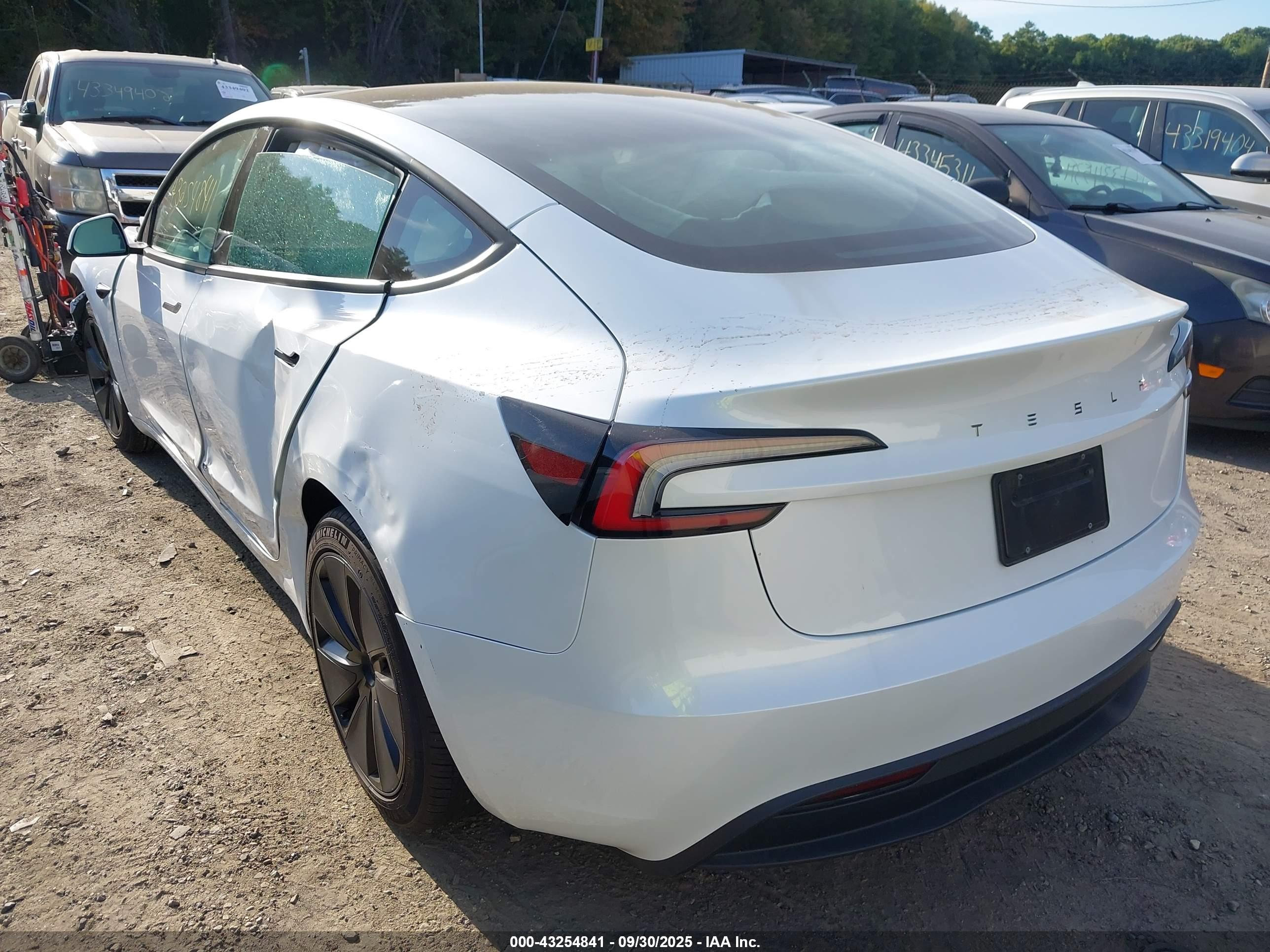 TESLA MODEL image 3