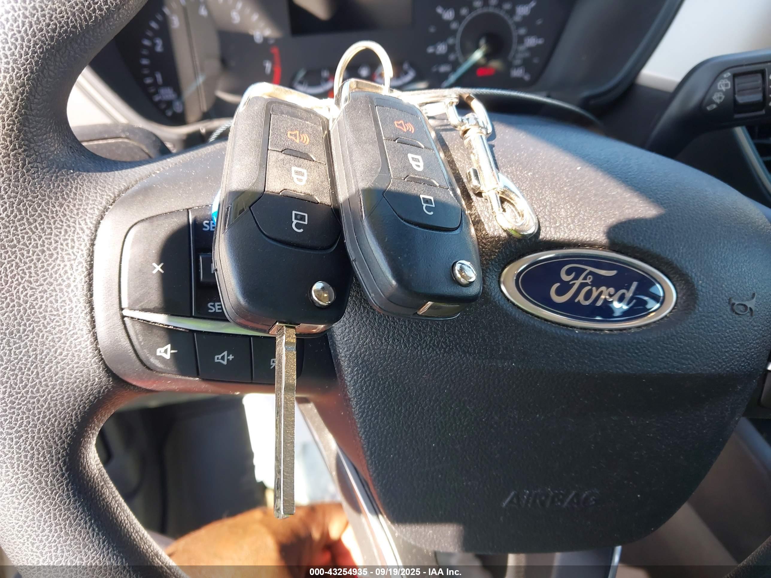FORD ESCAPE image 11