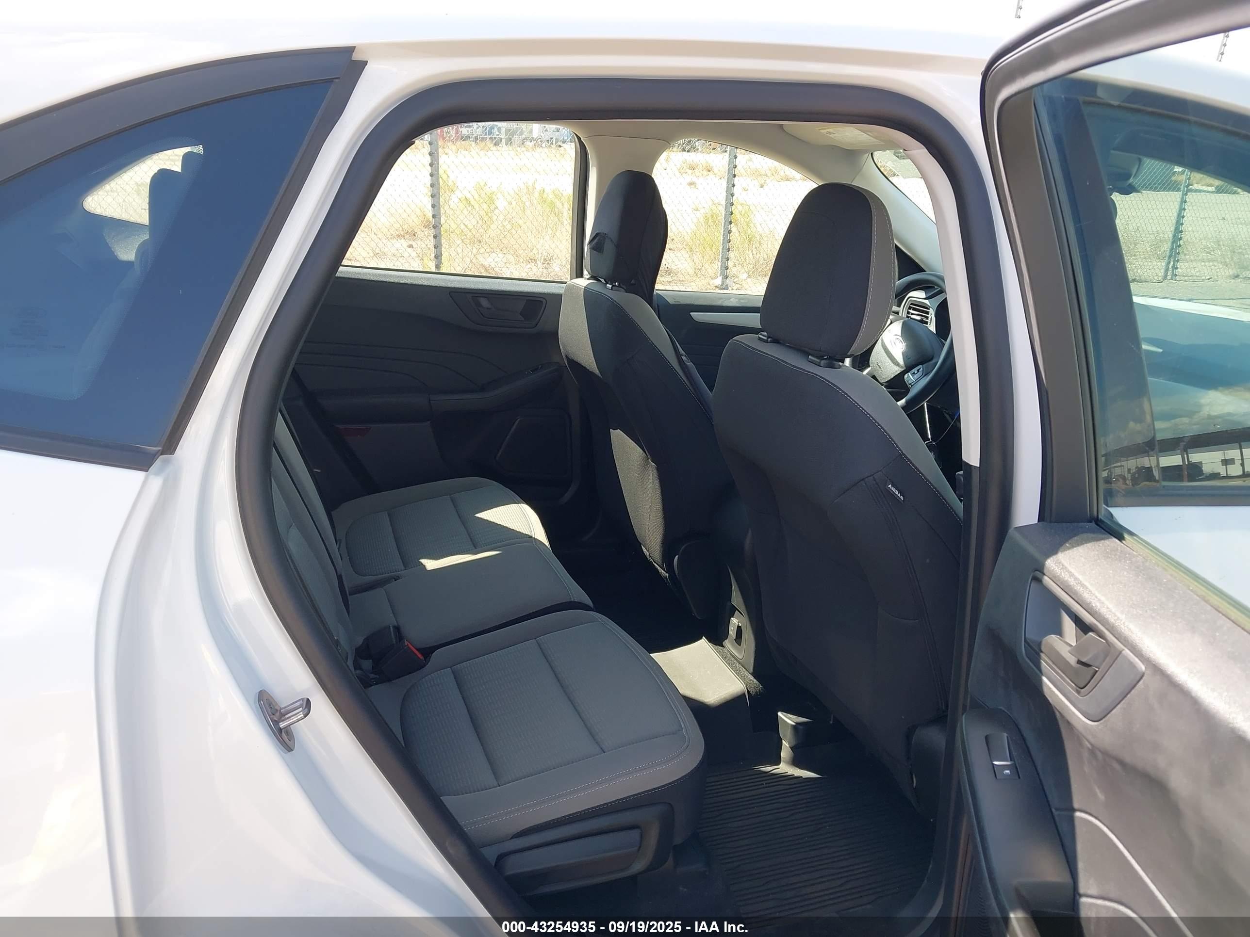 FORD ESCAPE image 8