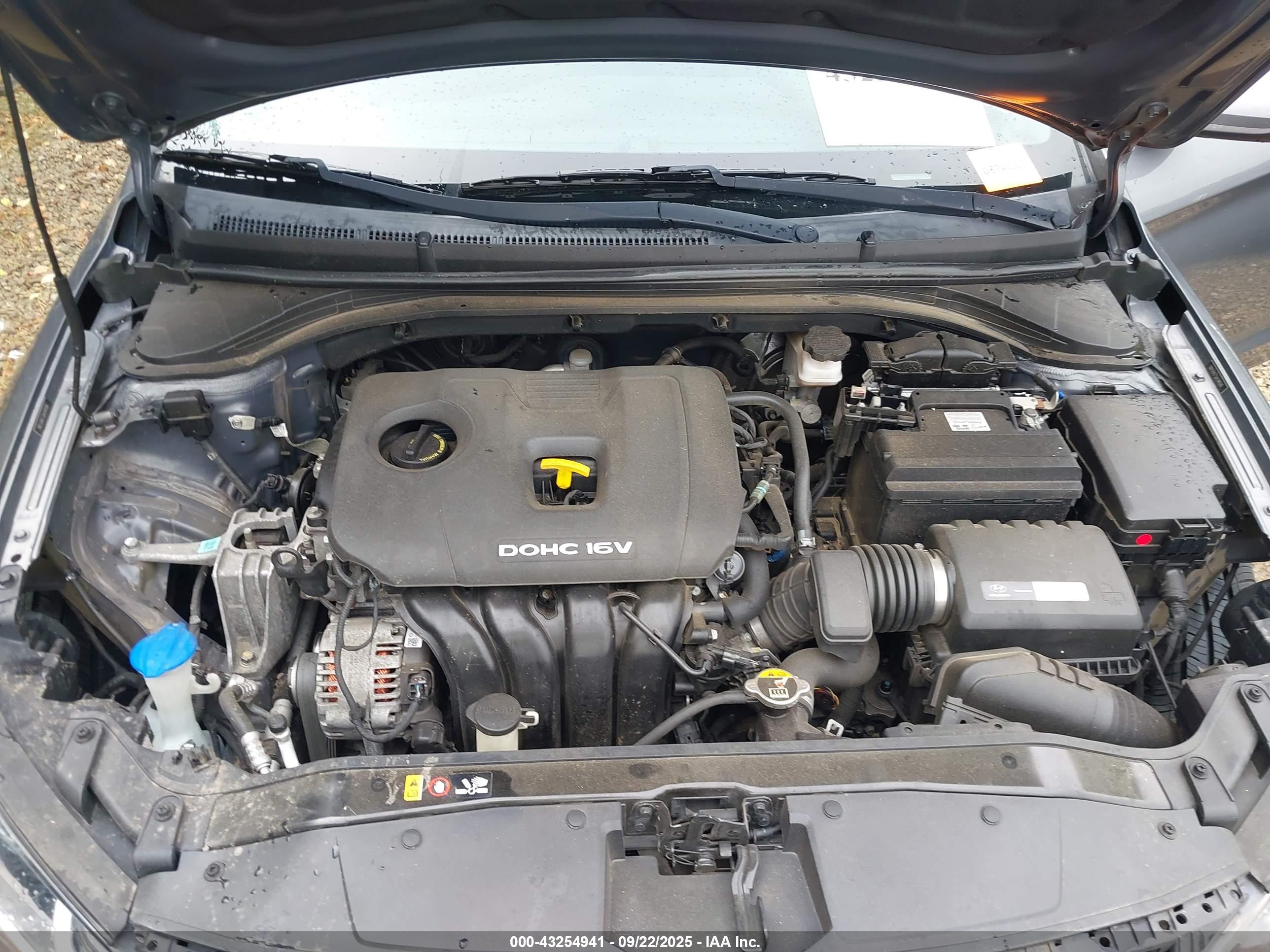 HYUNDAI ELANTRA image 10