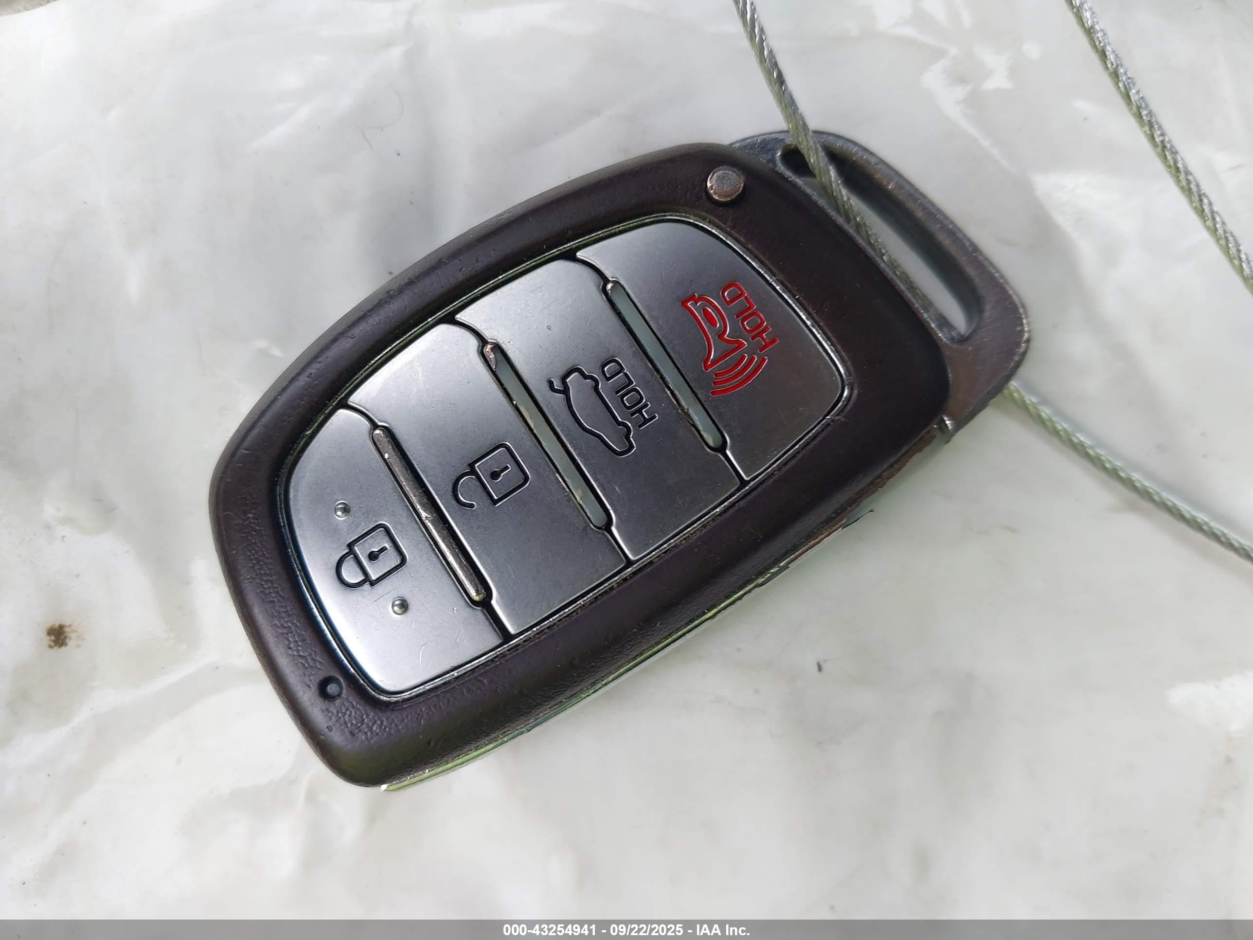 HYUNDAI ELANTRA image 11