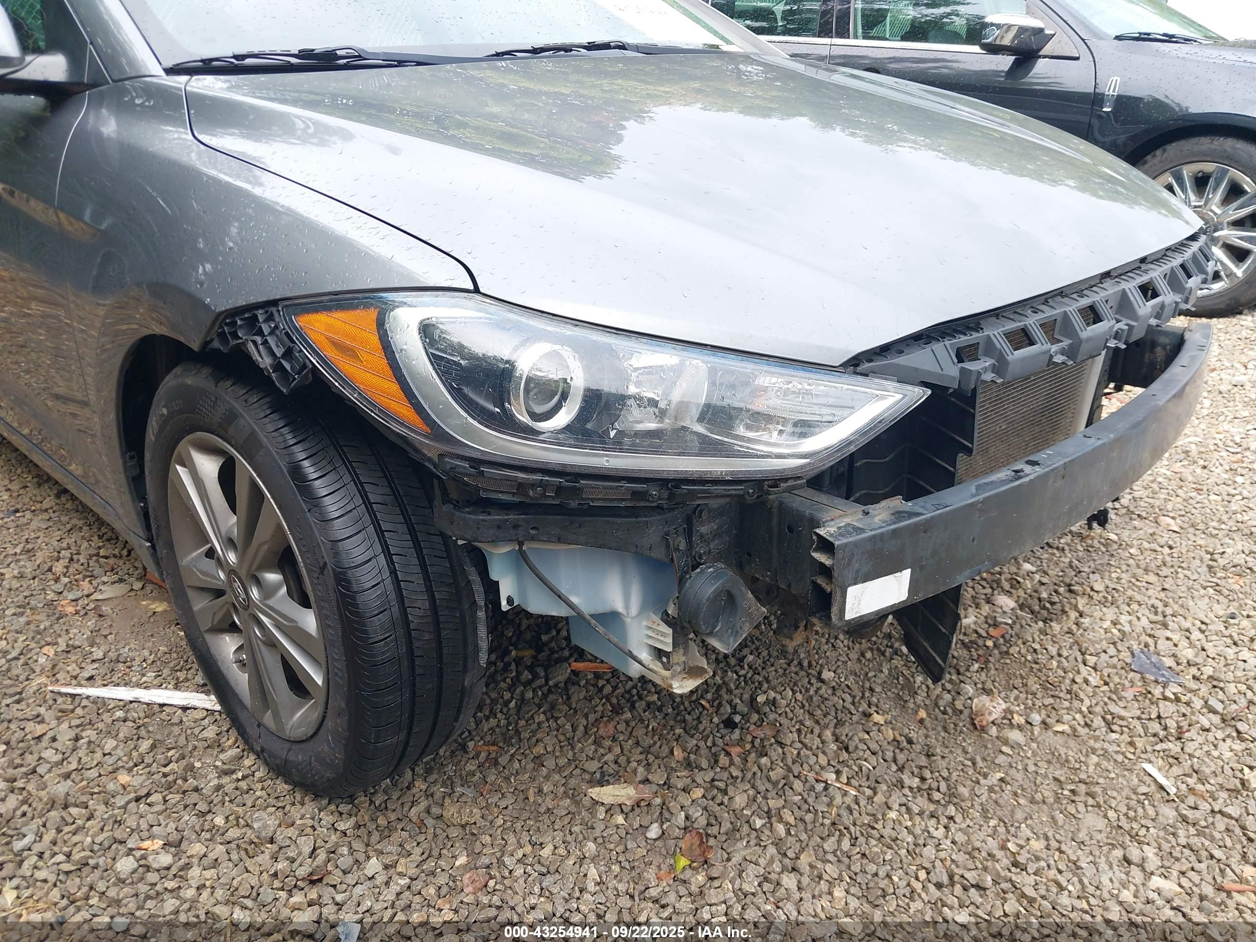 HYUNDAI ELANTRA image 6