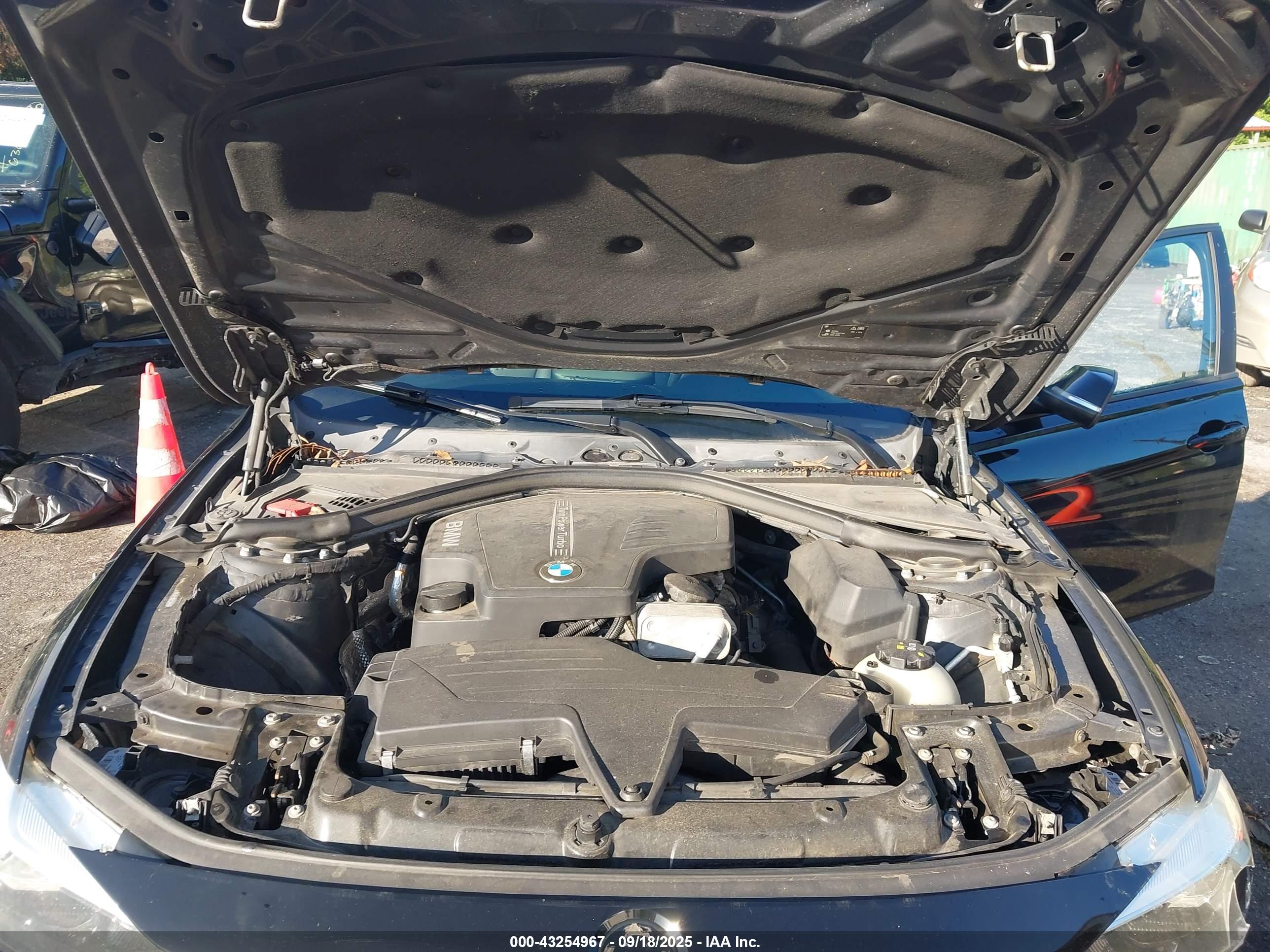 BMW 320I image 10
