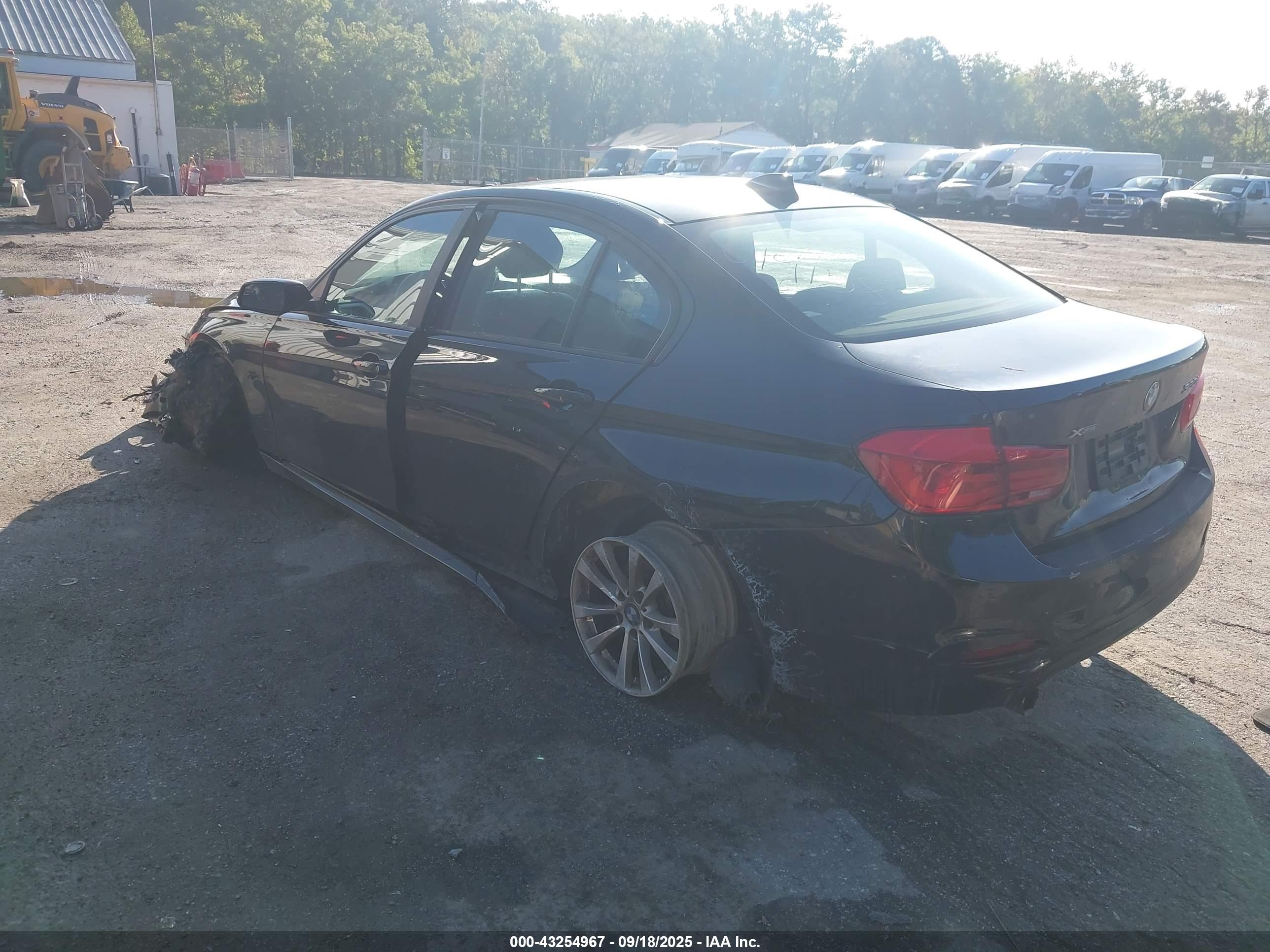 BMW 320I image 3