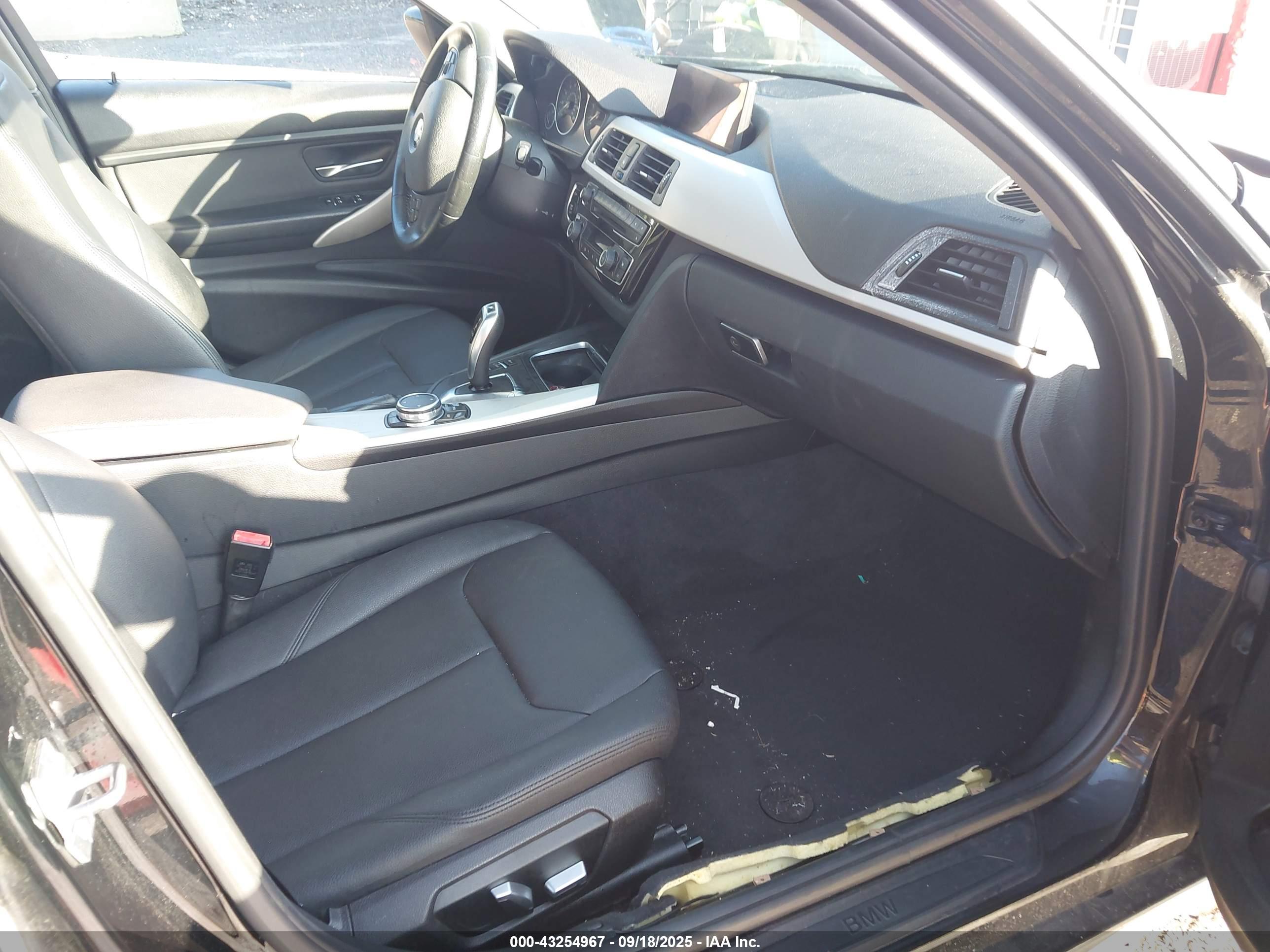 BMW 320I image 5