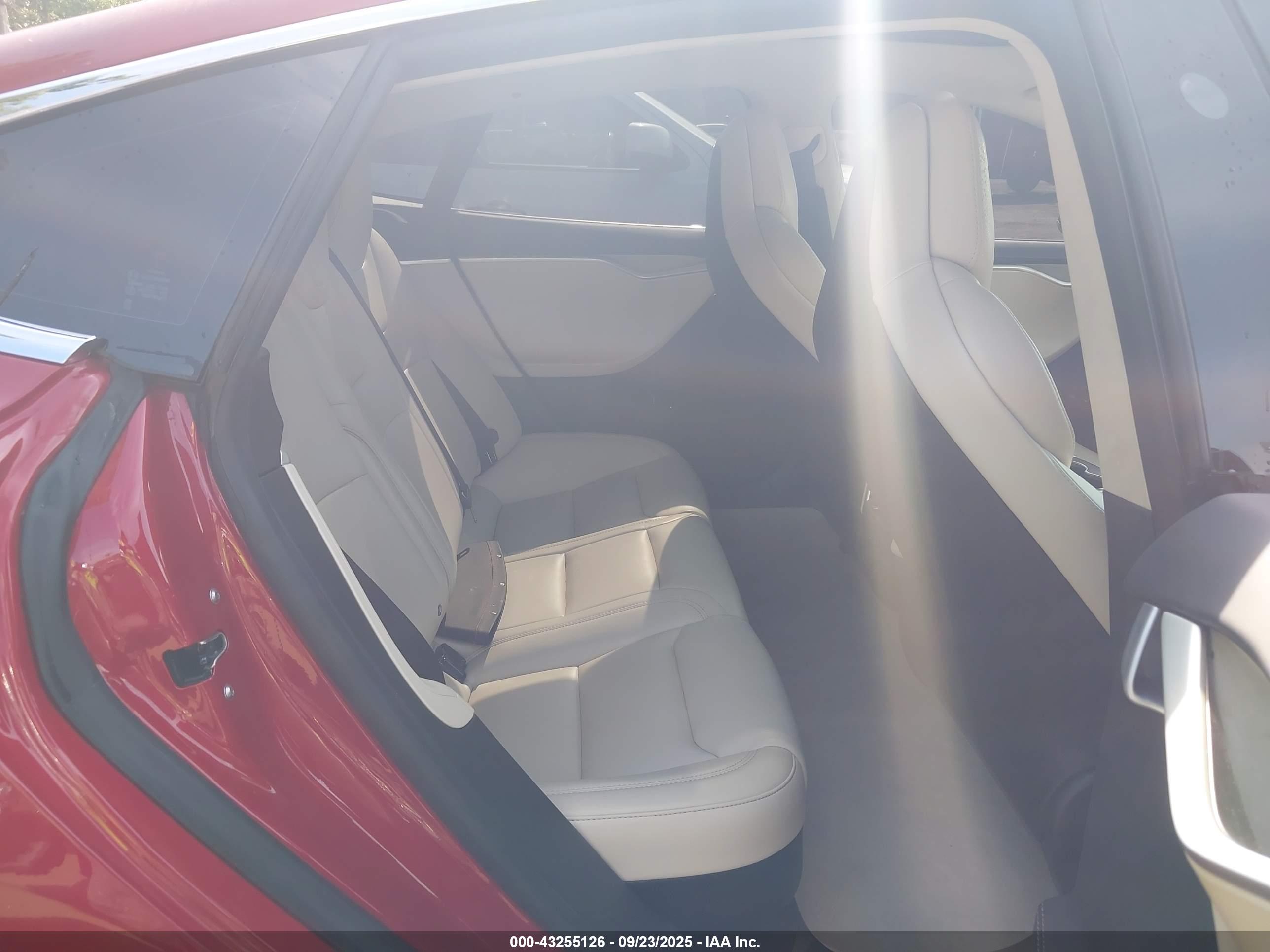 TESLA MODEL image 8