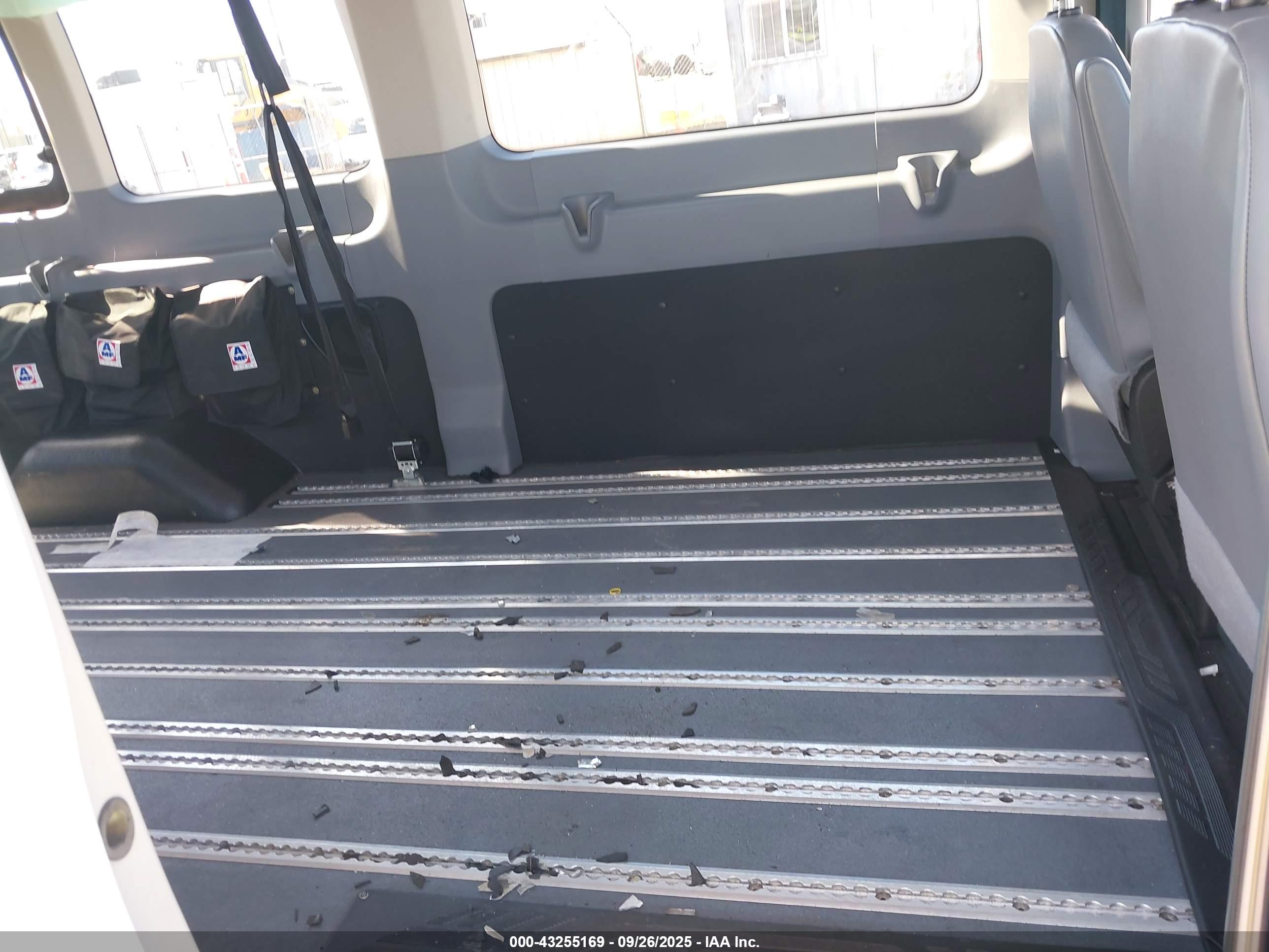 FORD TRANSIT-350 image 8