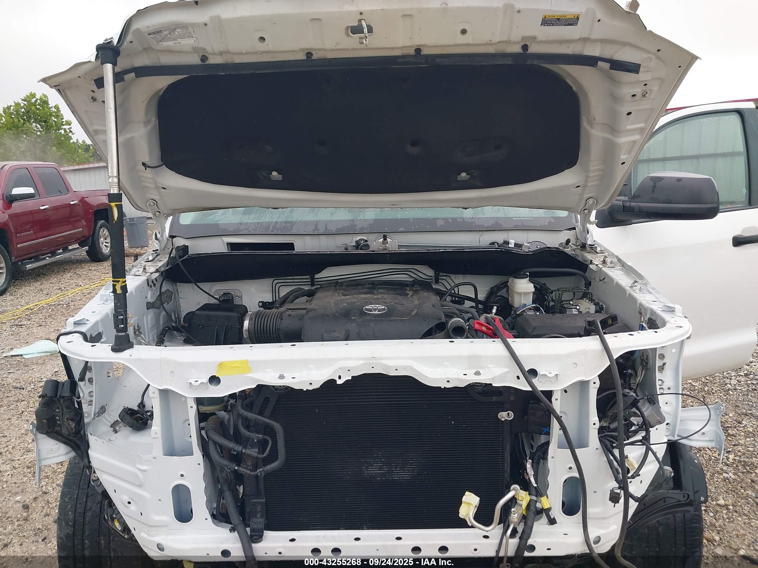 TOYOTA TUNDRA image 10