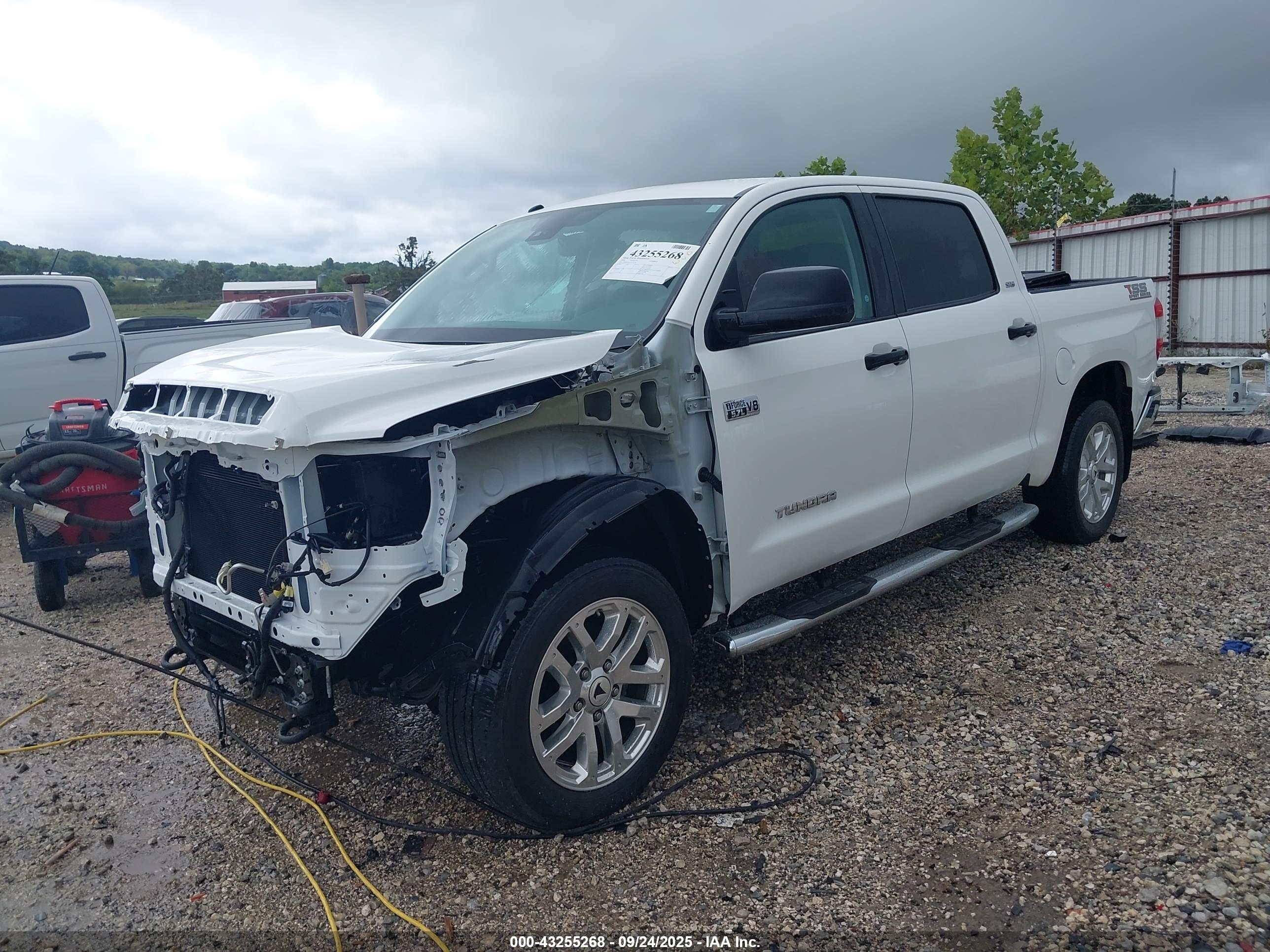 TOYOTA TUNDRA image 2