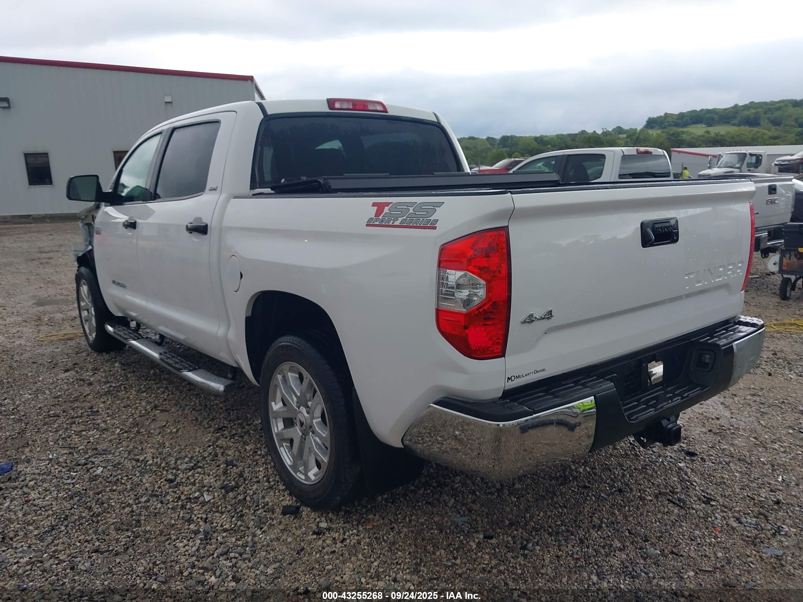 TOYOTA TUNDRA image 3