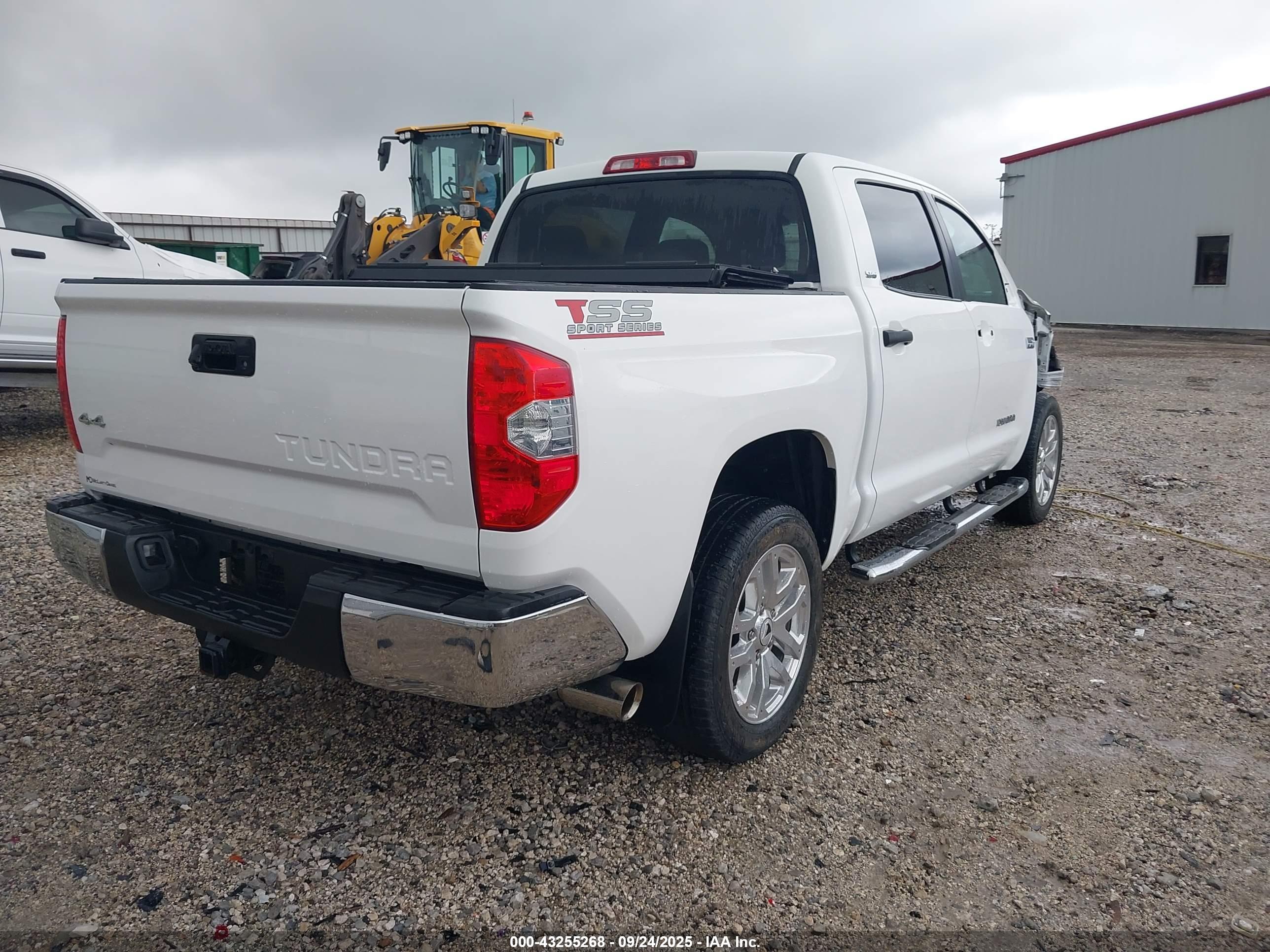 TOYOTA TUNDRA image 4