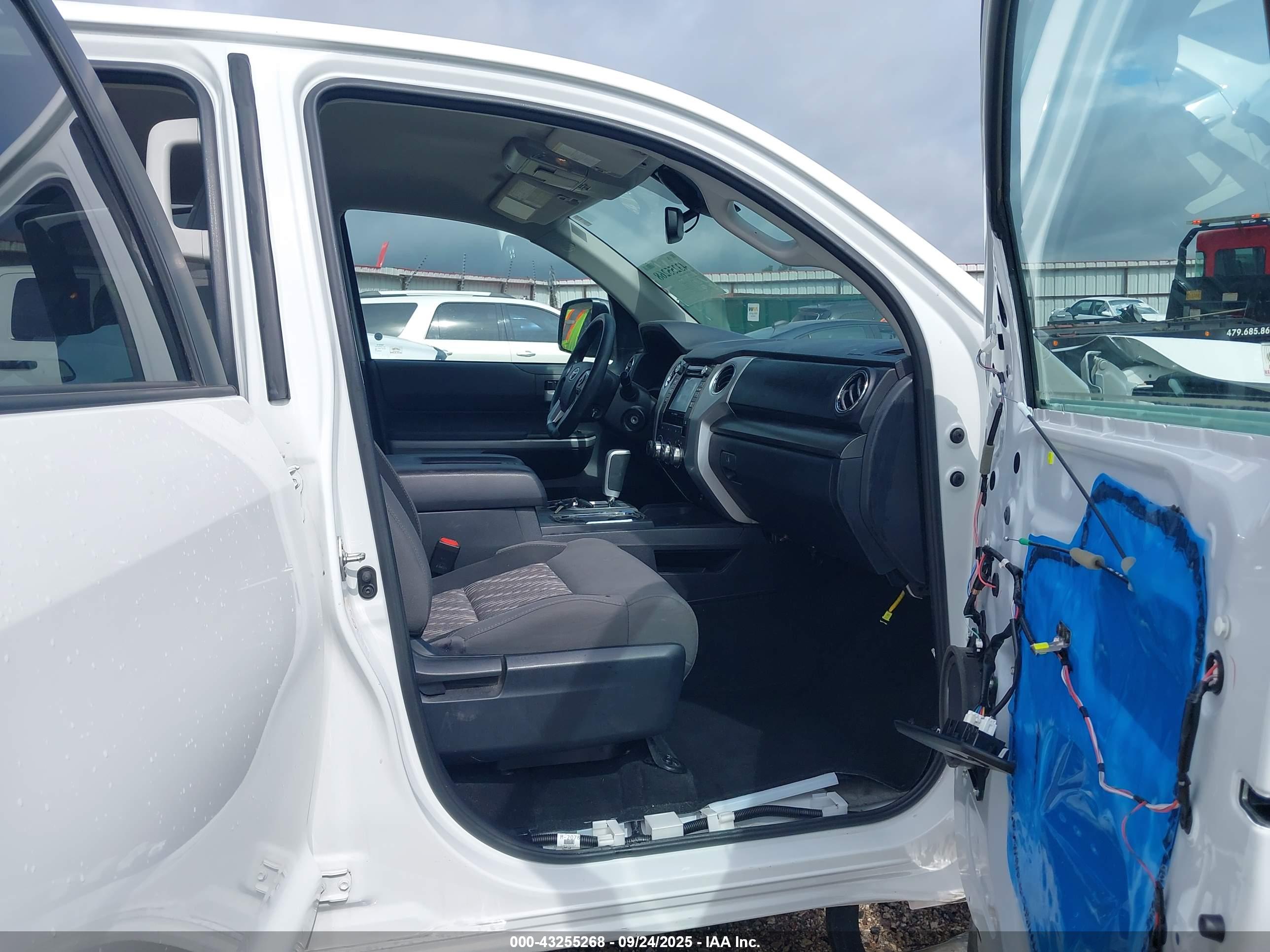 TOYOTA TUNDRA image 5