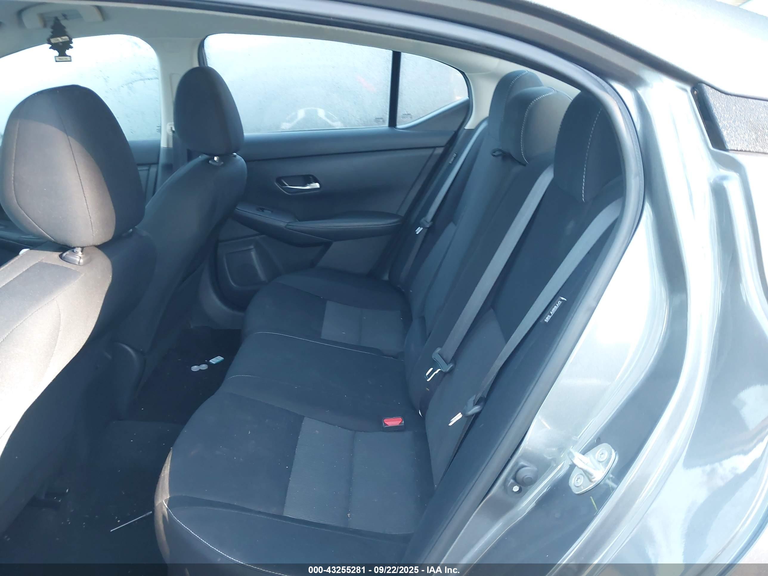 NISSAN SENTRA image 8