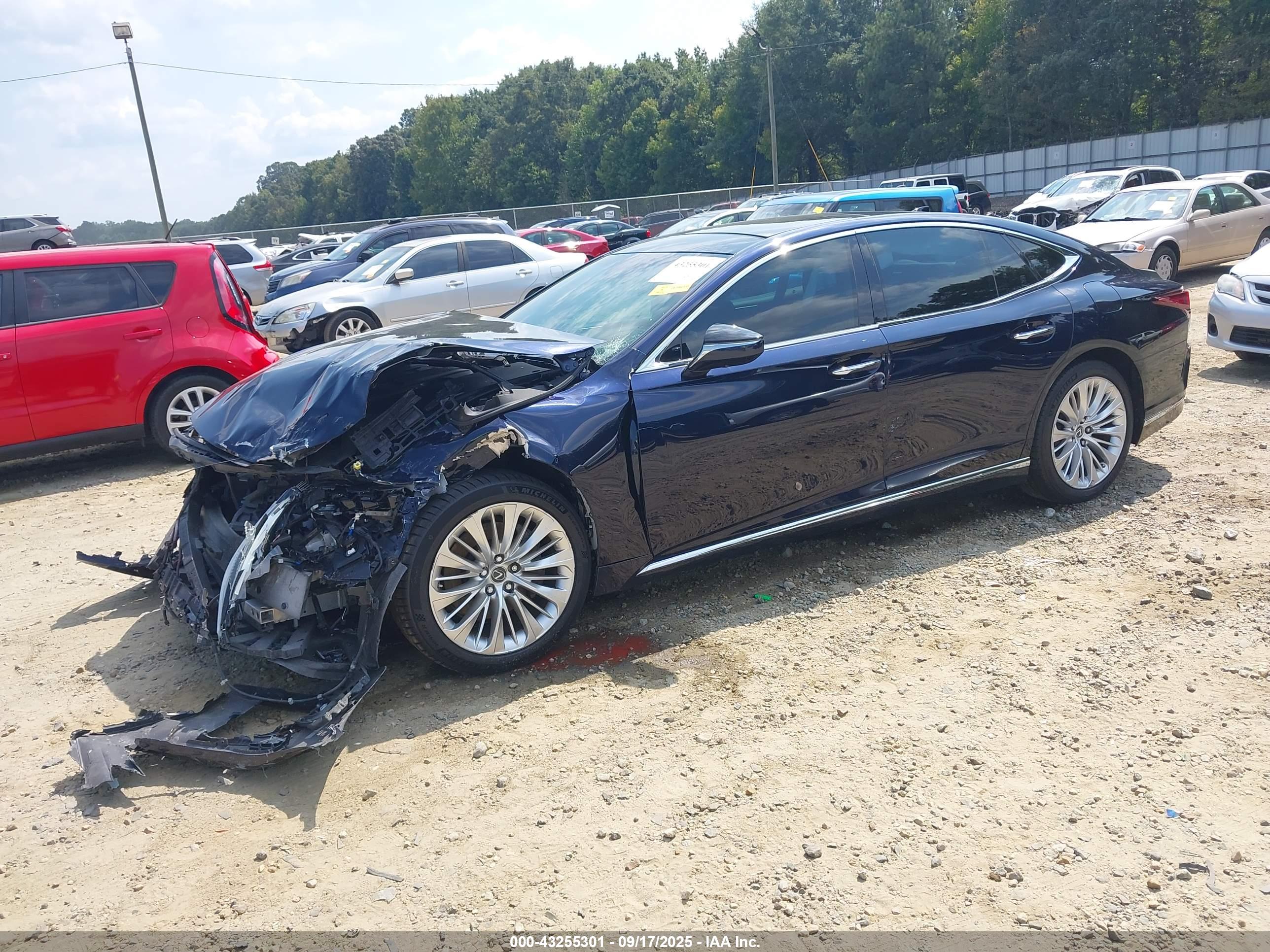 LEXUS LS image 2