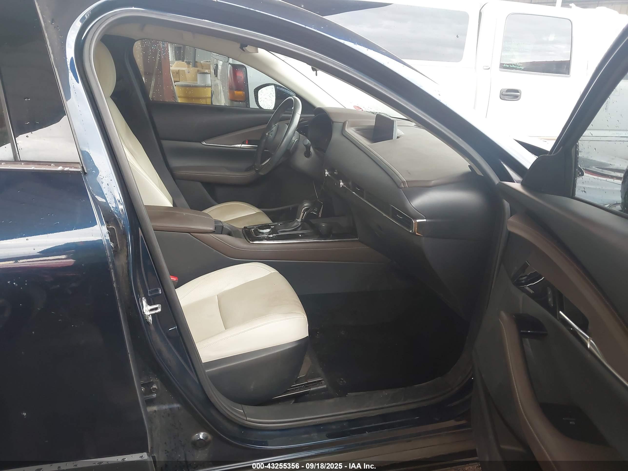 MAZDA CX-30 image 5