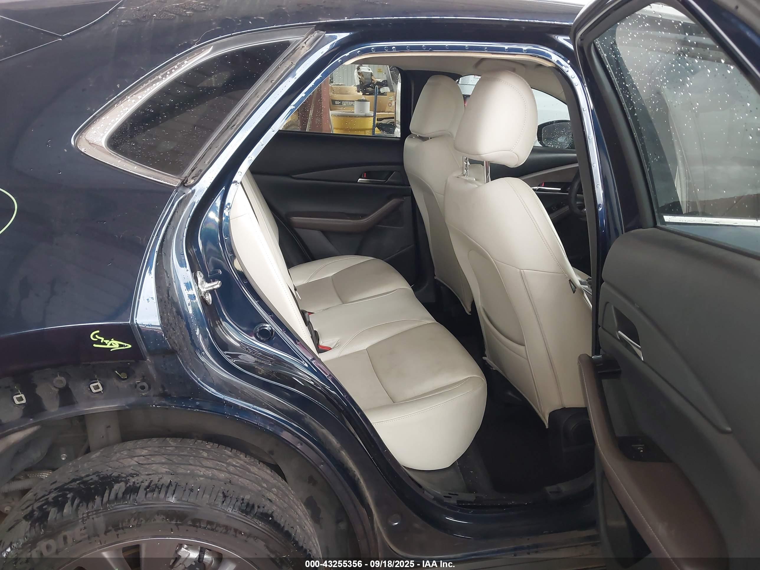 MAZDA CX-30 image 8