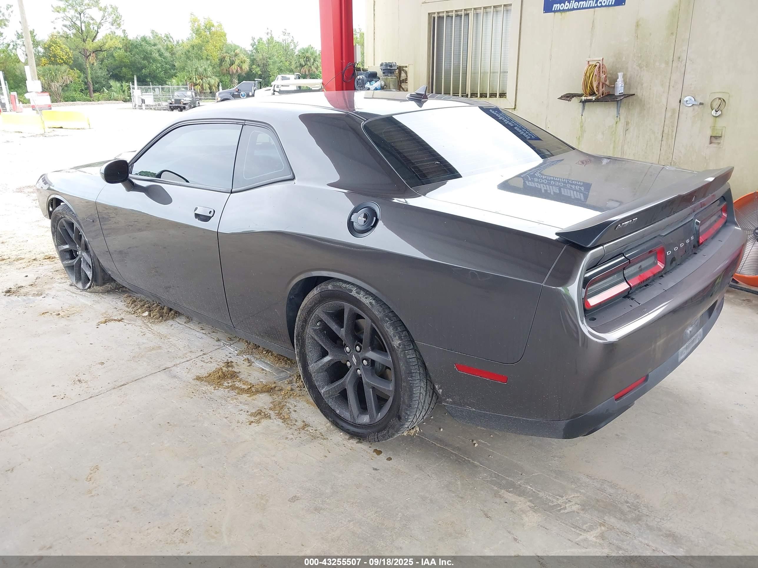 DODGE CHALLENGER image 3