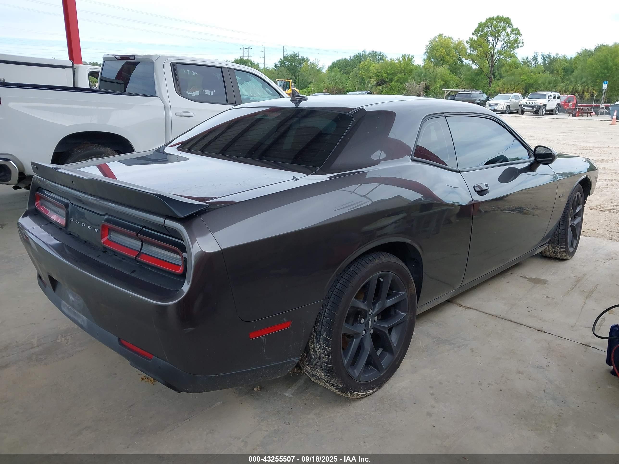 DODGE CHALLENGER image 4