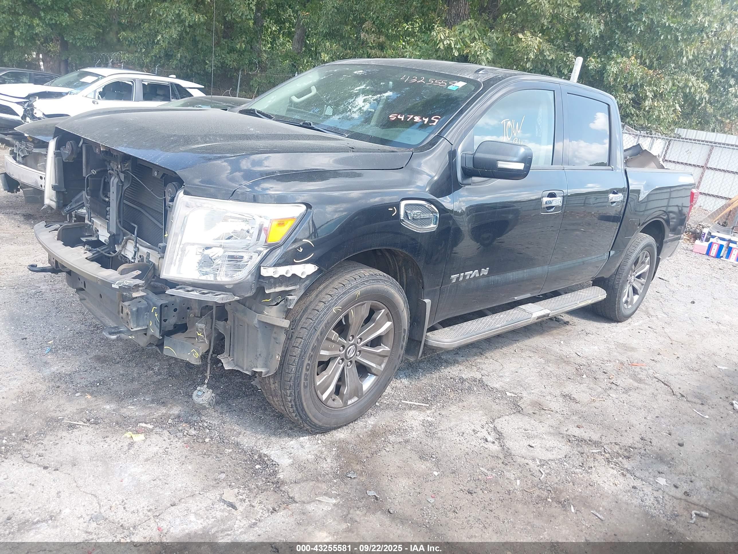 NISSAN TITAN image 2