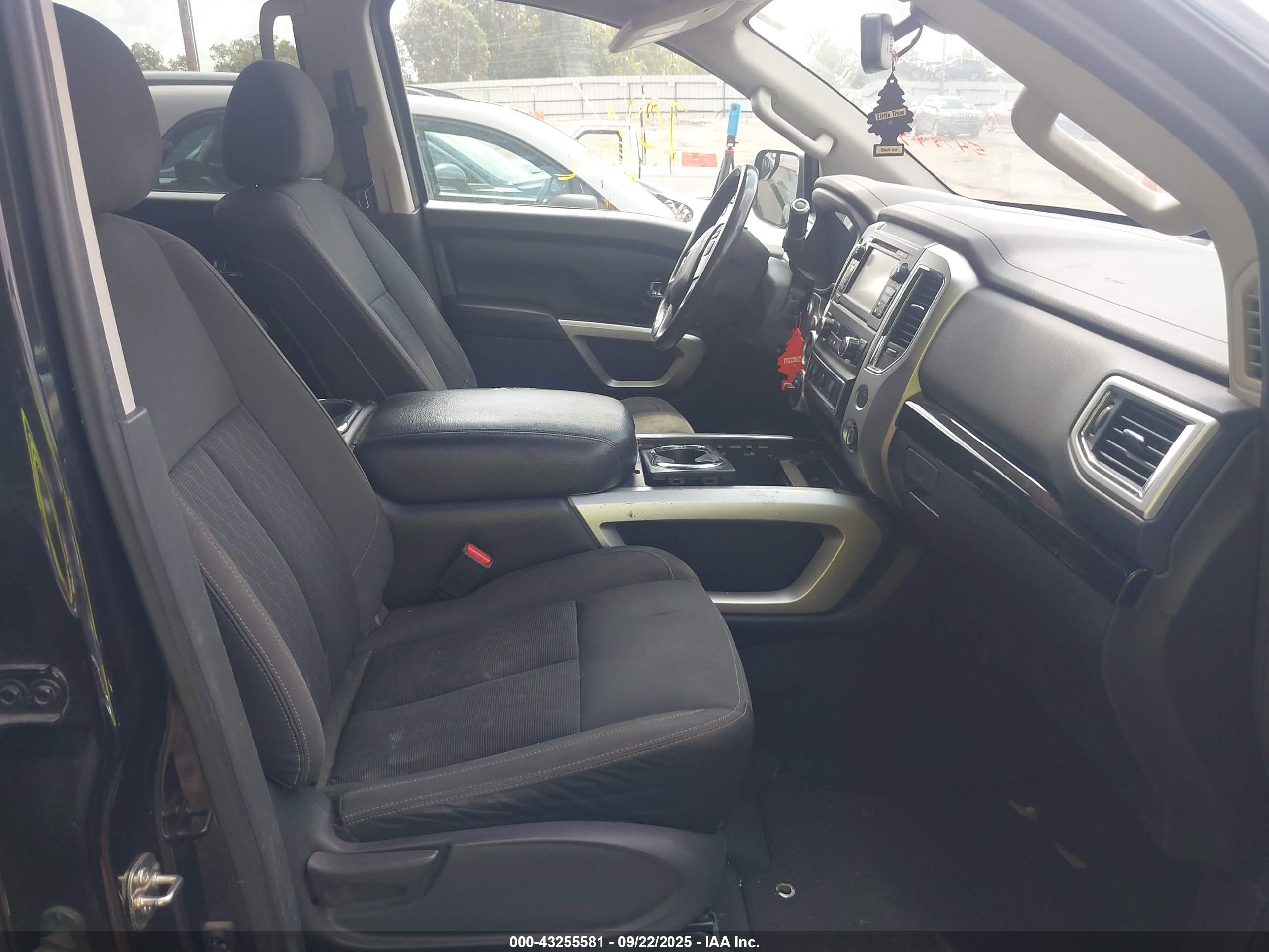 NISSAN TITAN image 5