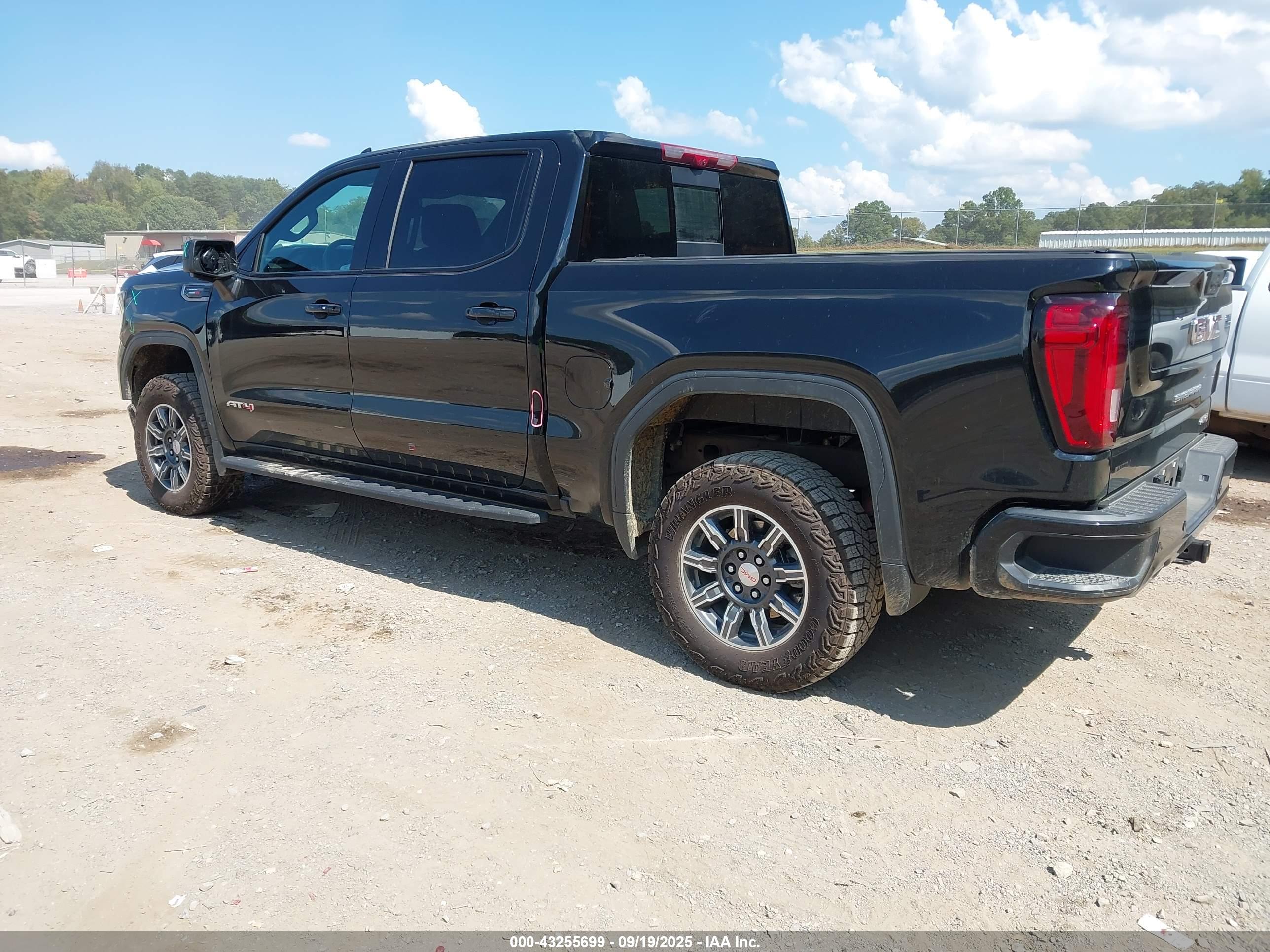 GMC SIERRA image 3