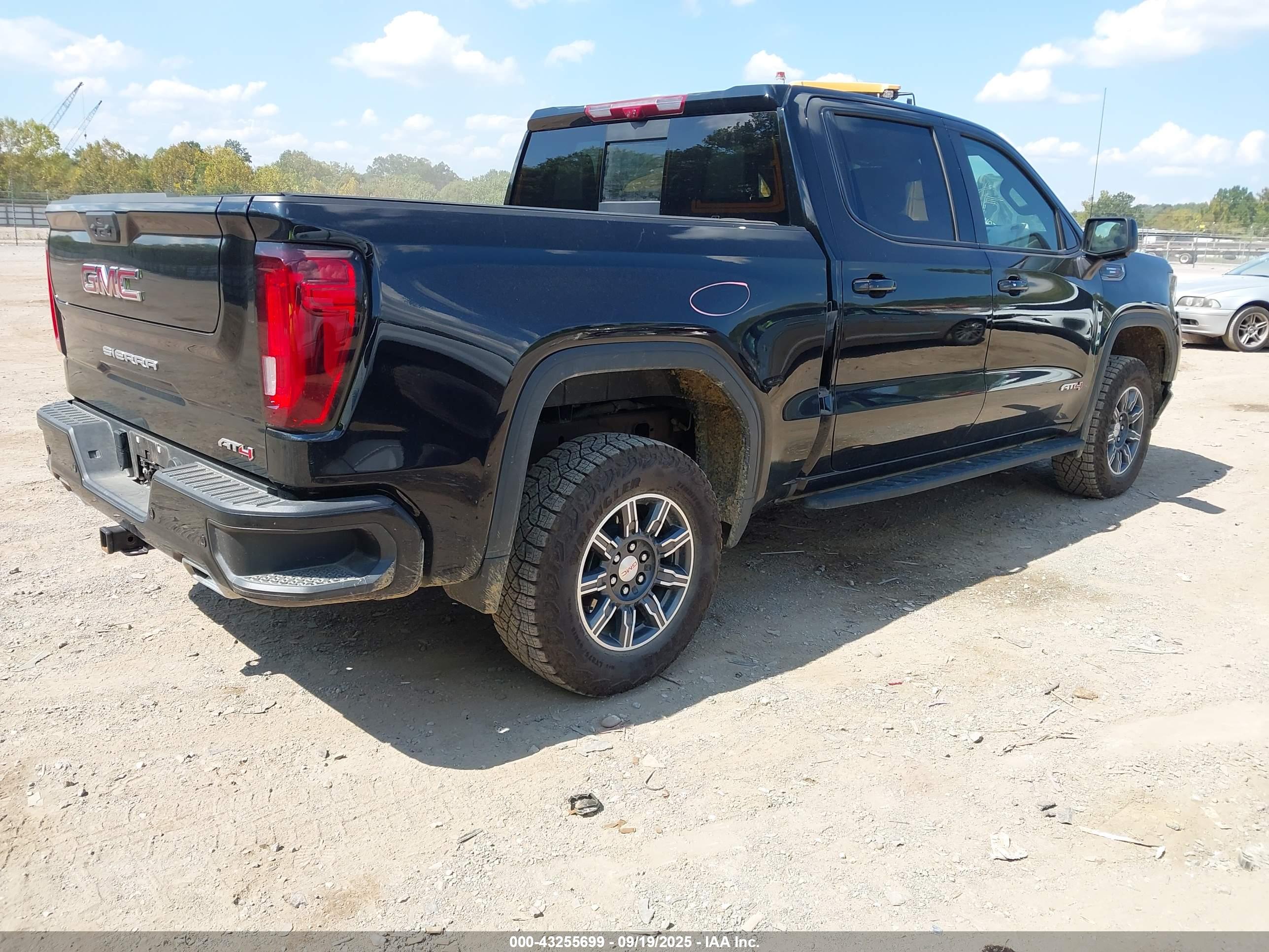 GMC SIERRA image 4
