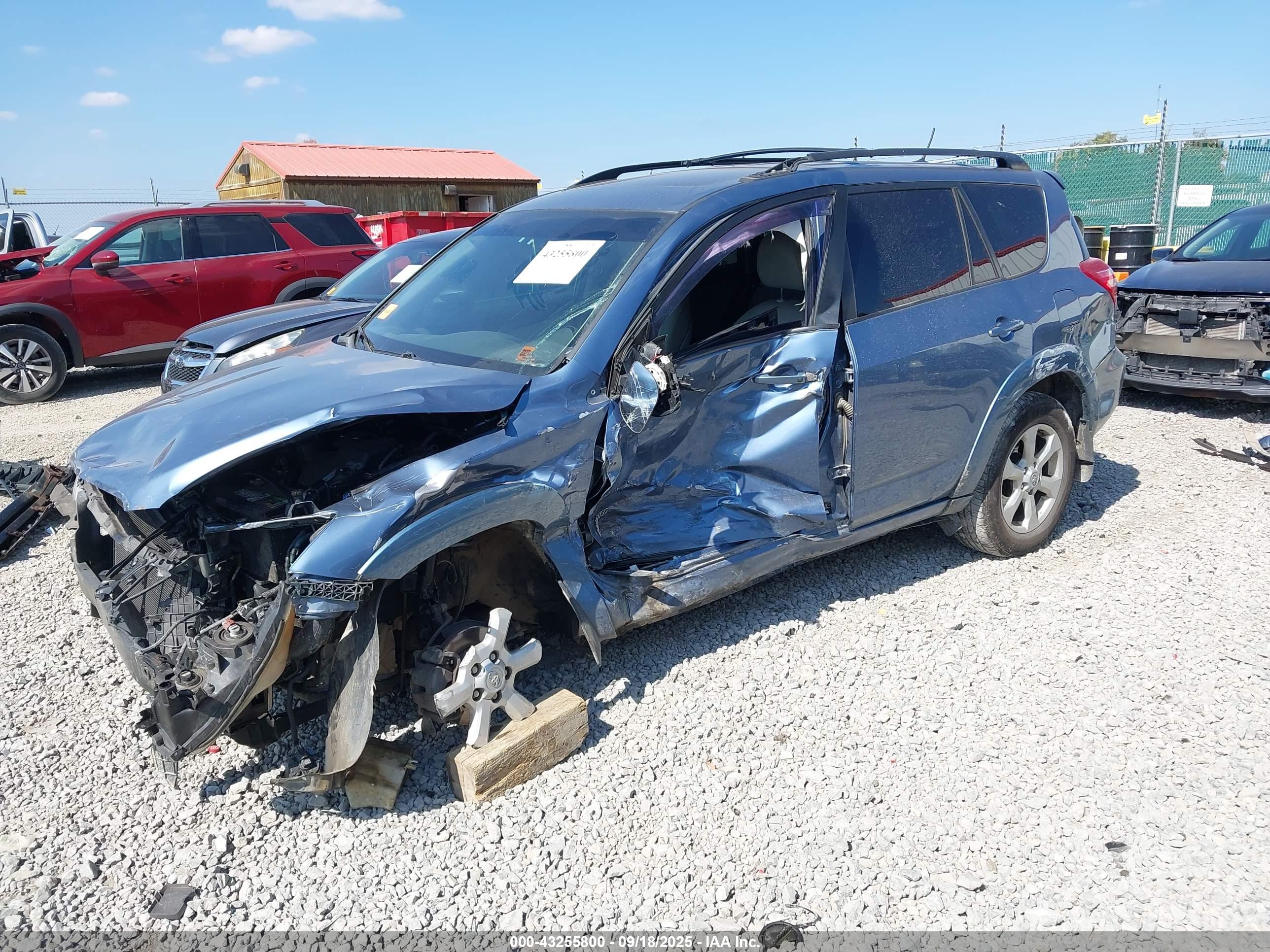 TOYOTA RAV4 image 2