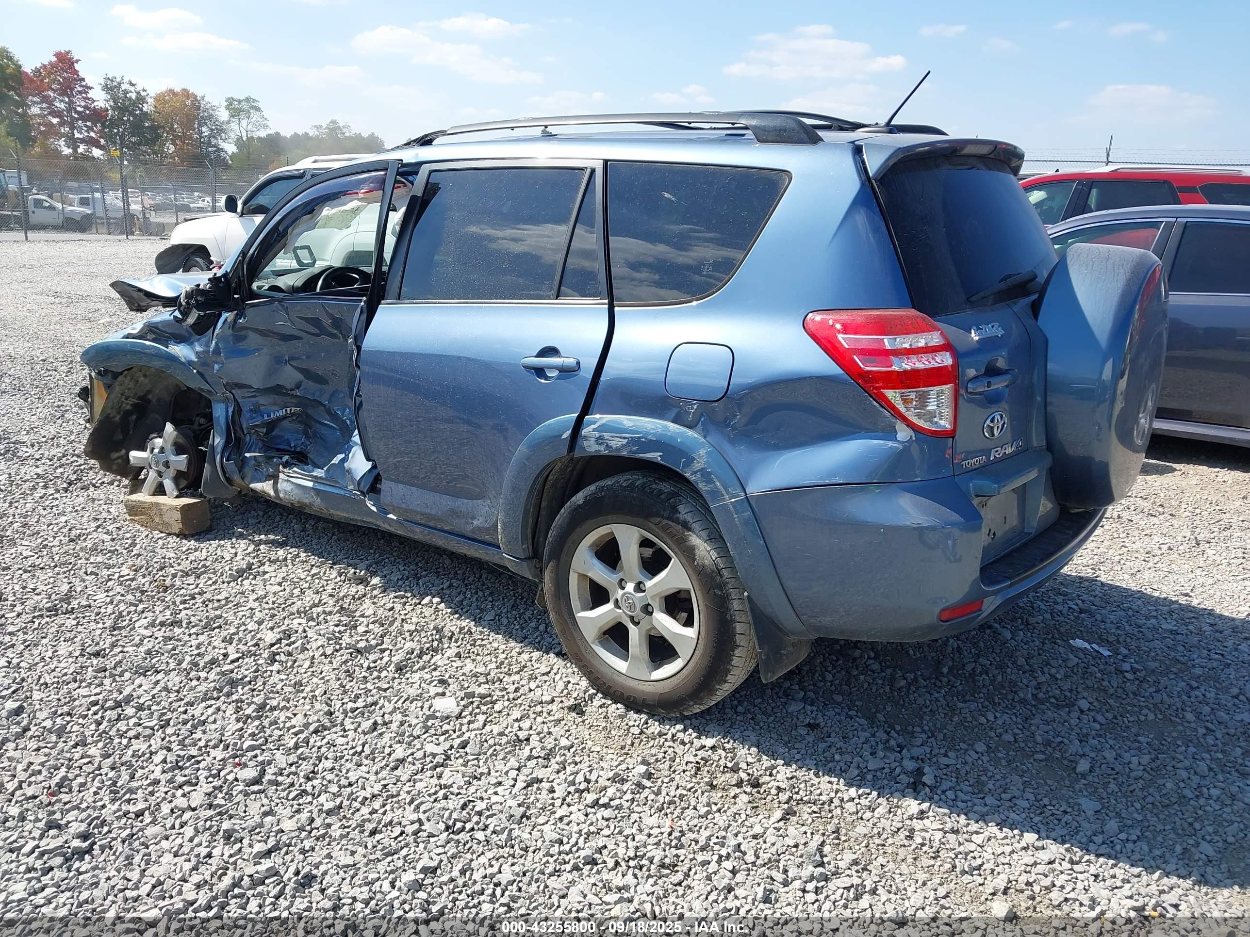 TOYOTA RAV4 image 3