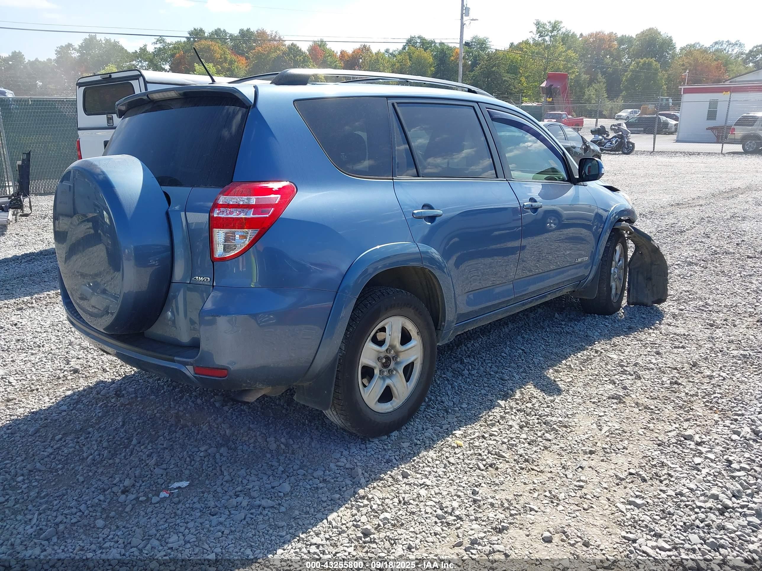 TOYOTA RAV4 image 4