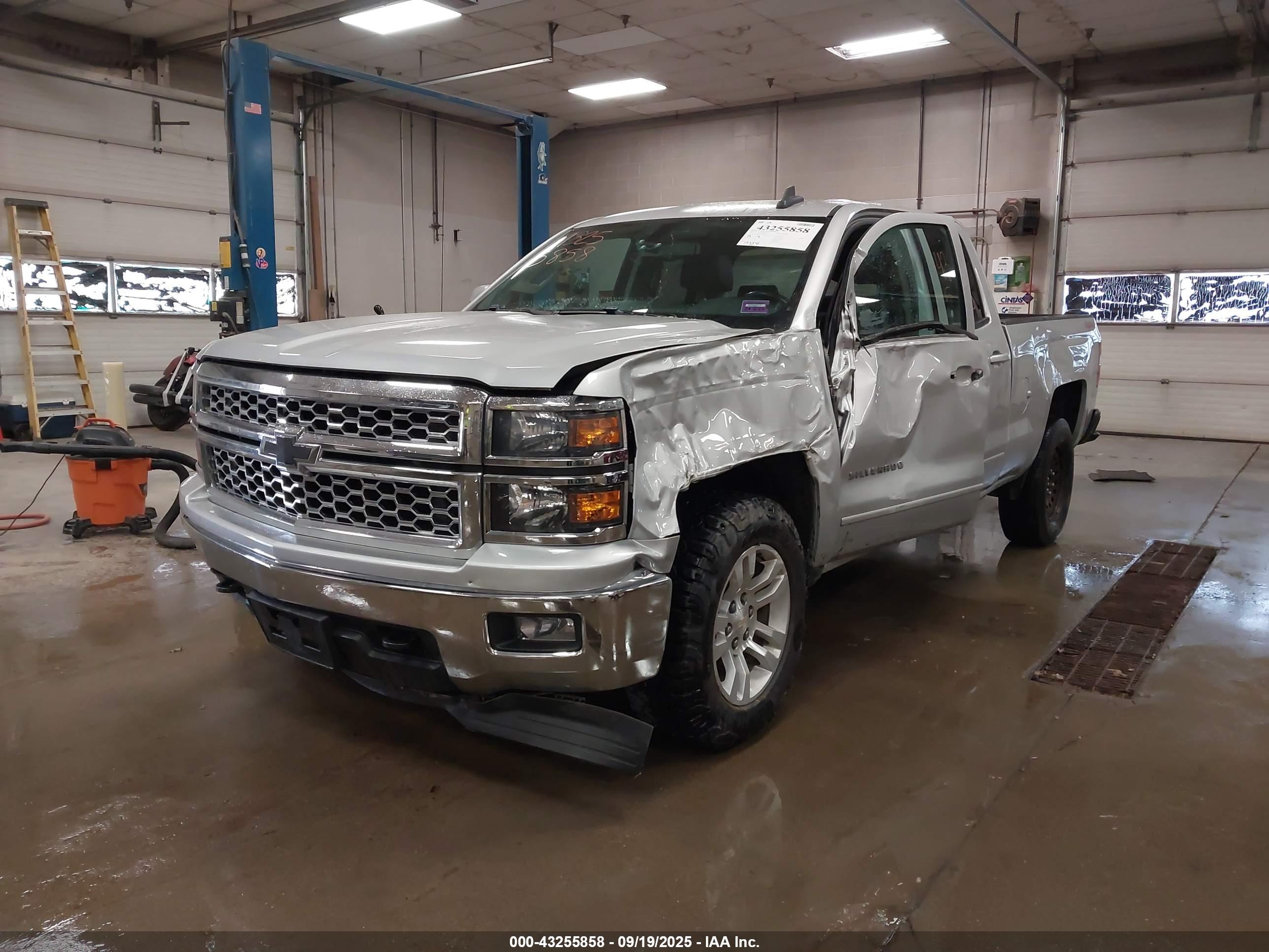 CHEVROLET SILVERADO image 2