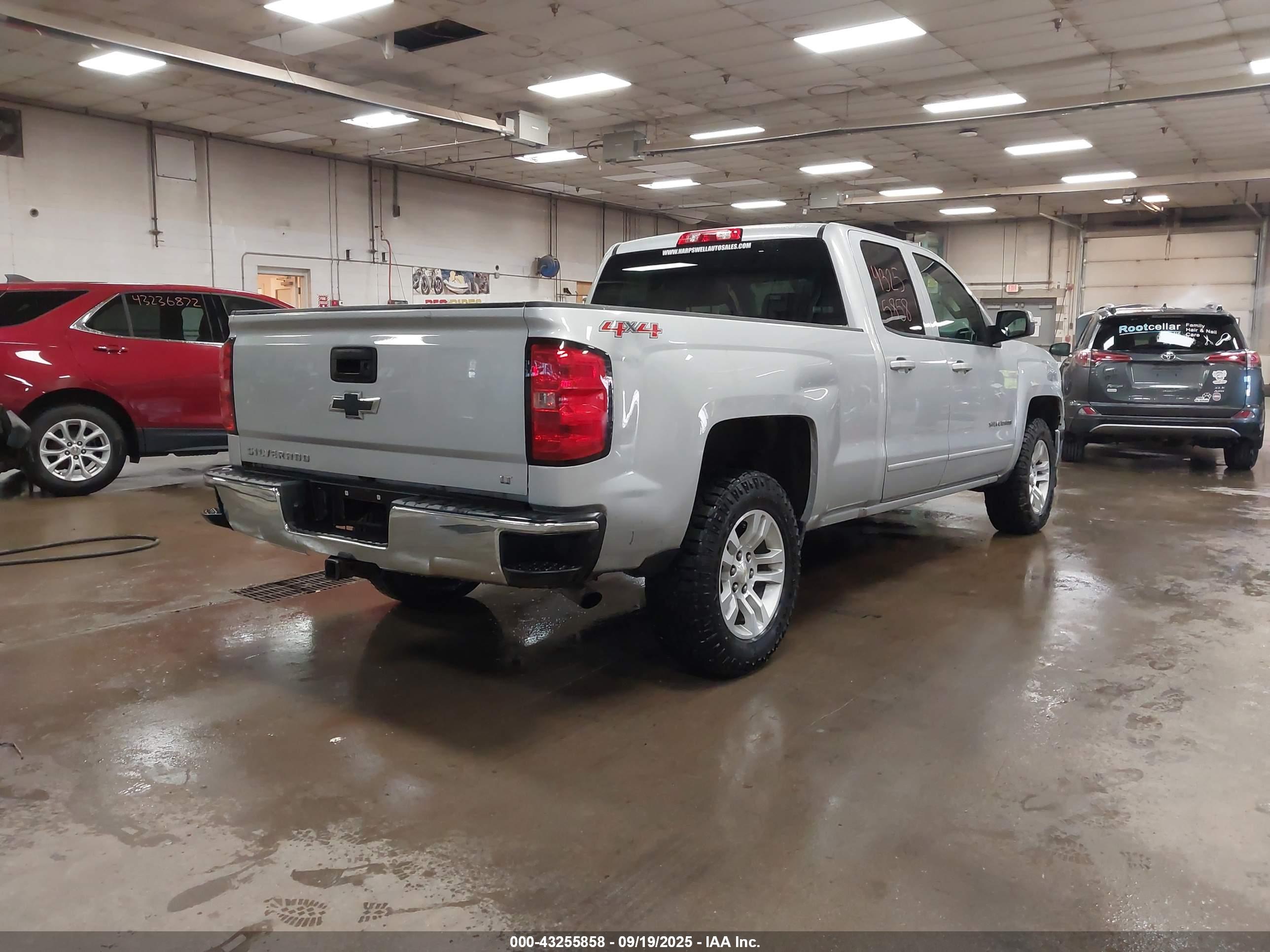 CHEVROLET SILVERADO image 4