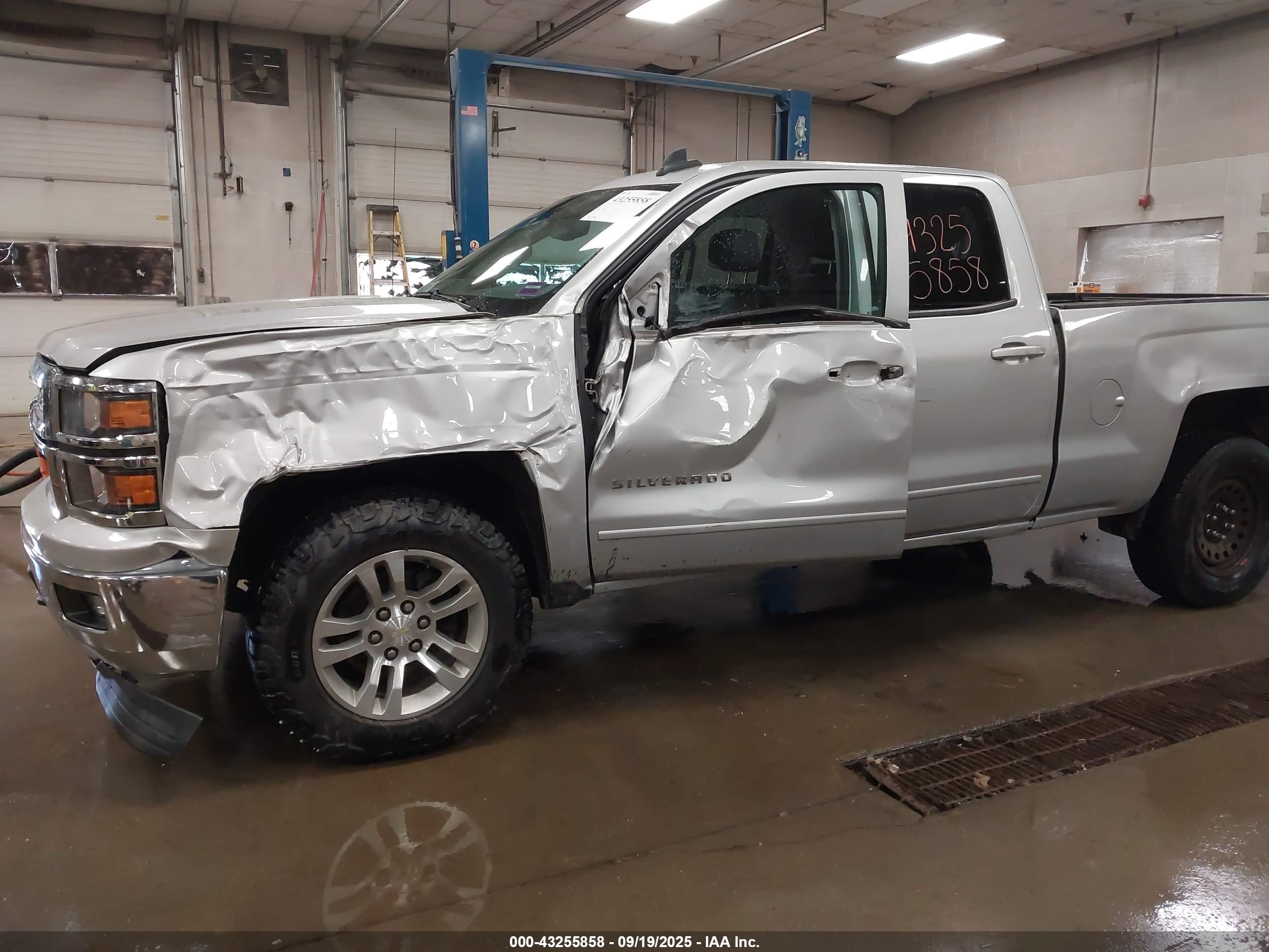 CHEVROLET SILVERADO image 6