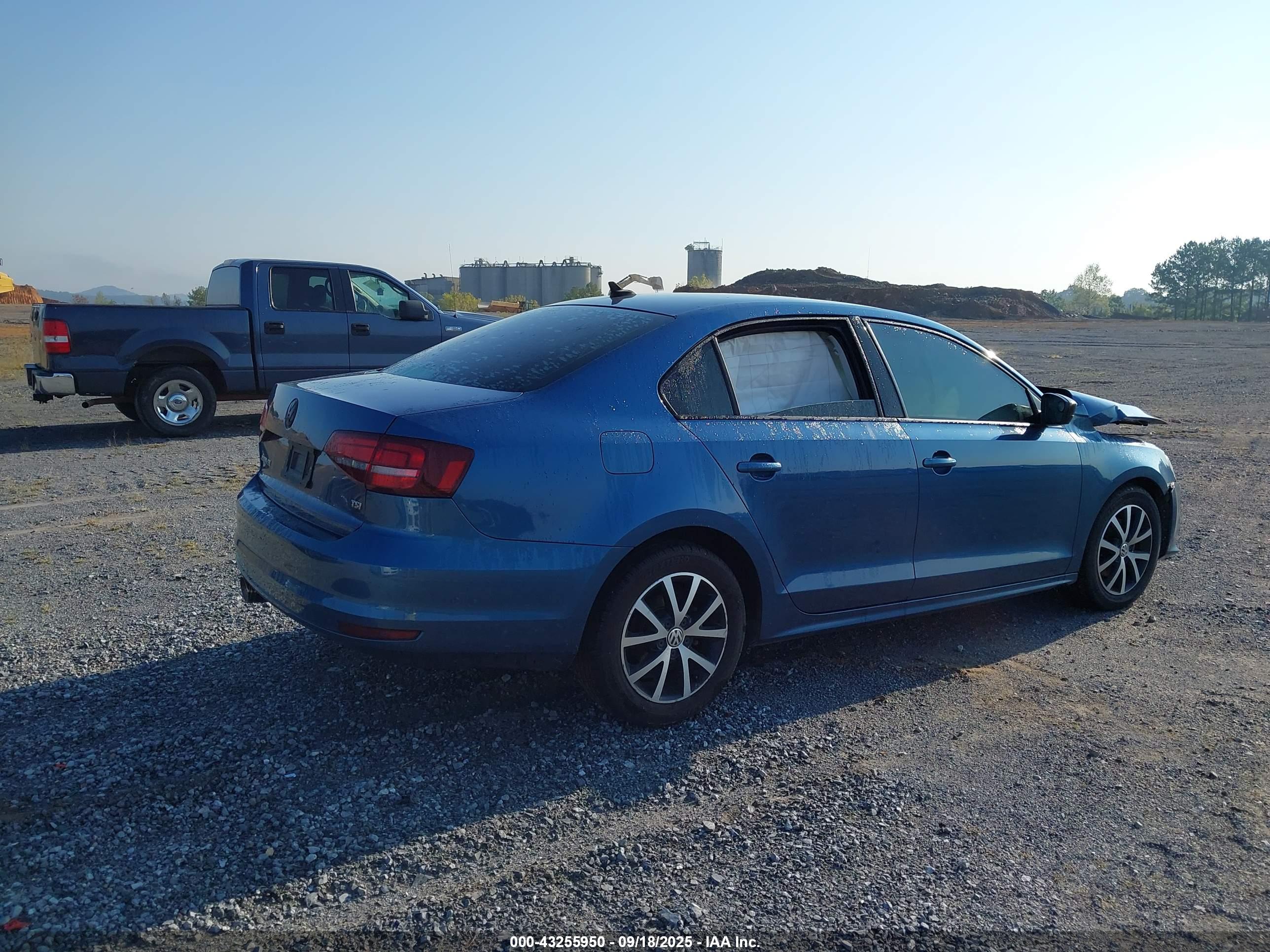 VOLKSWAGEN JETTA image 4
