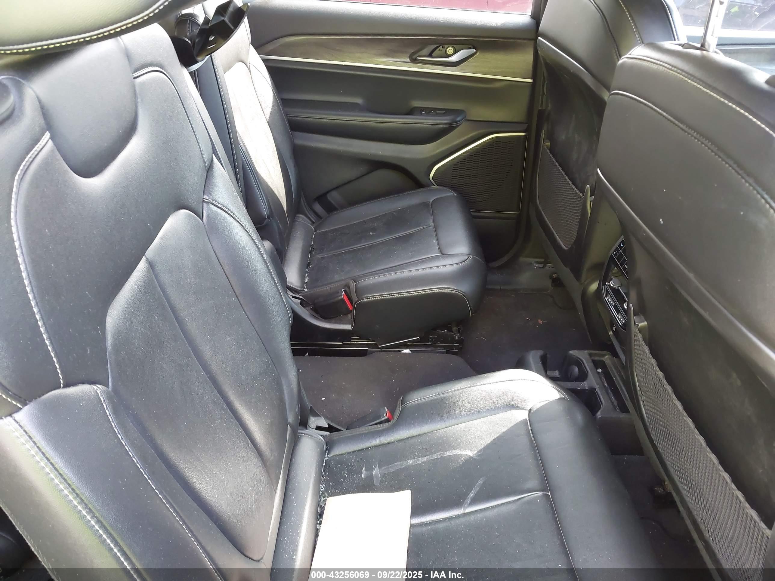 JEEP GRAND image 8