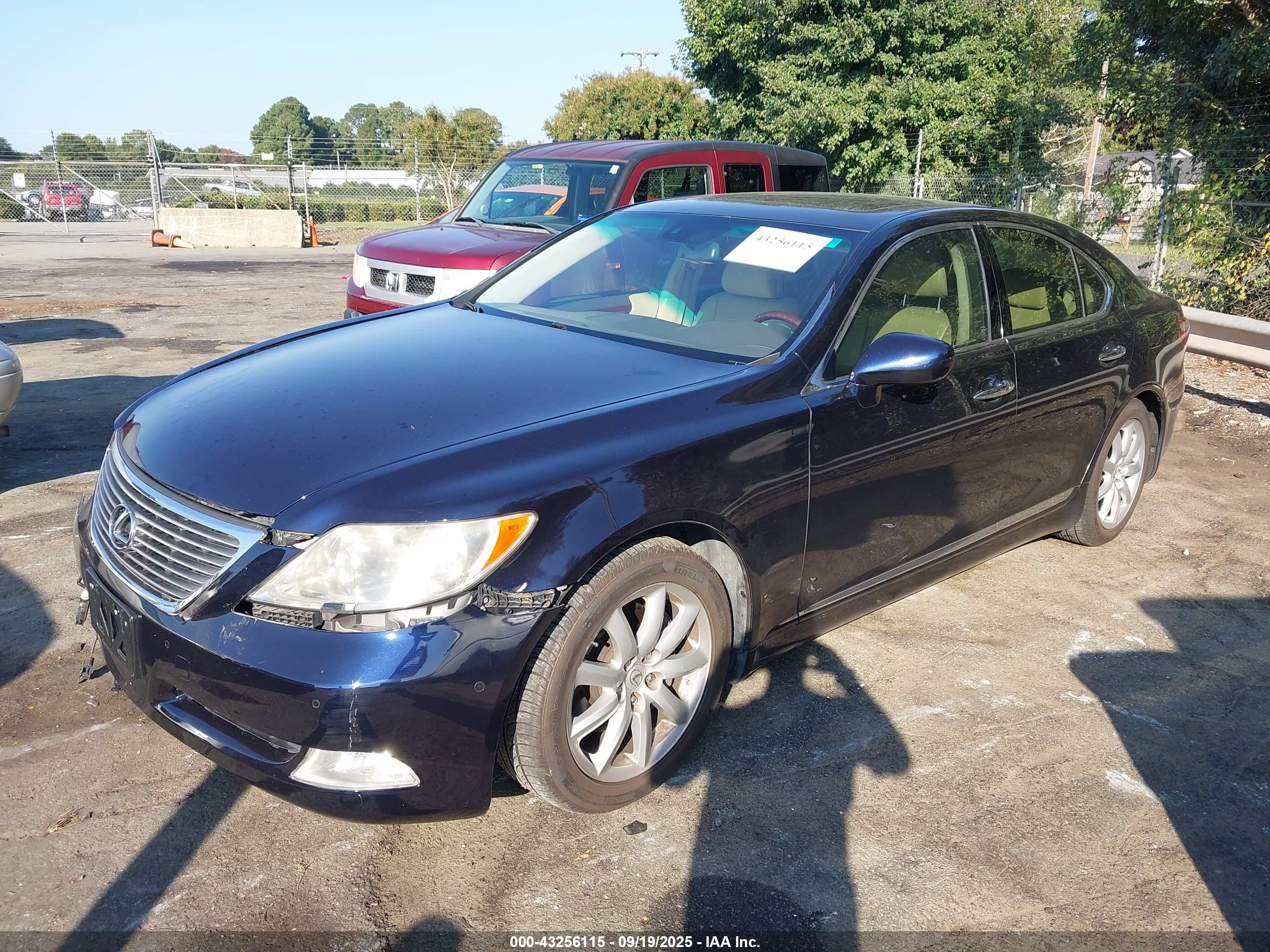 LEXUS LS image 2