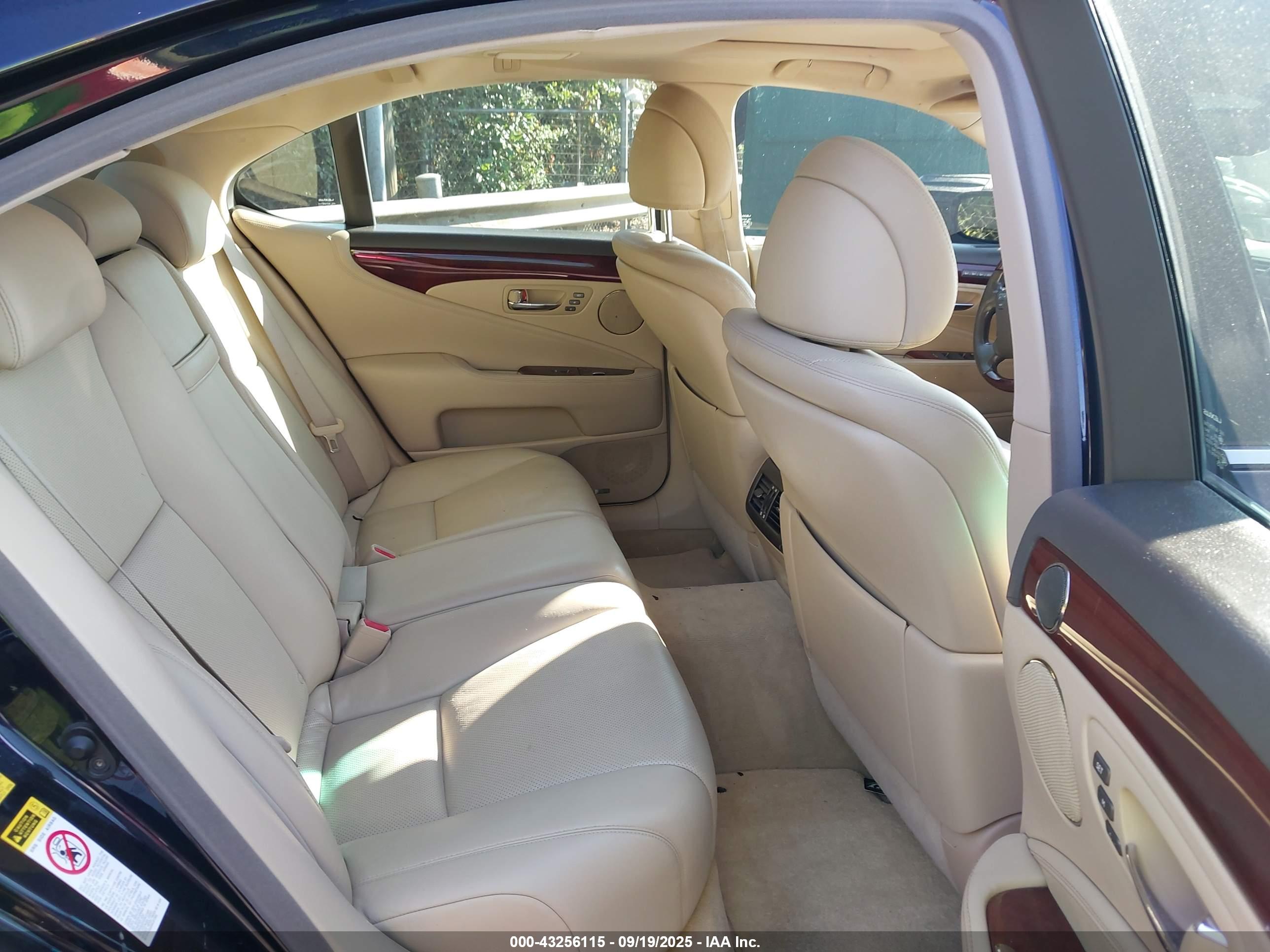 LEXUS LS image 8