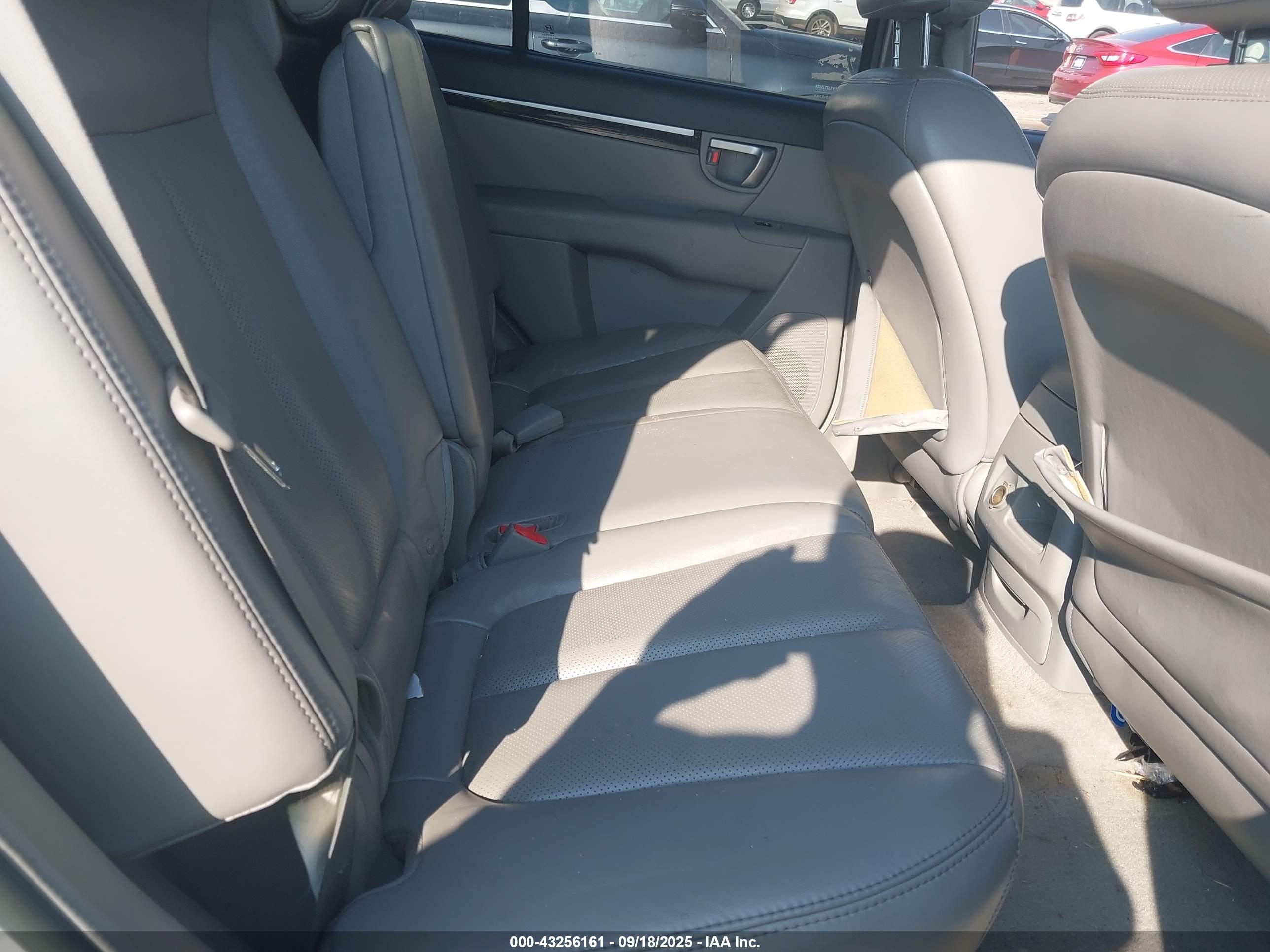 HYUNDAI SANTA image 8
