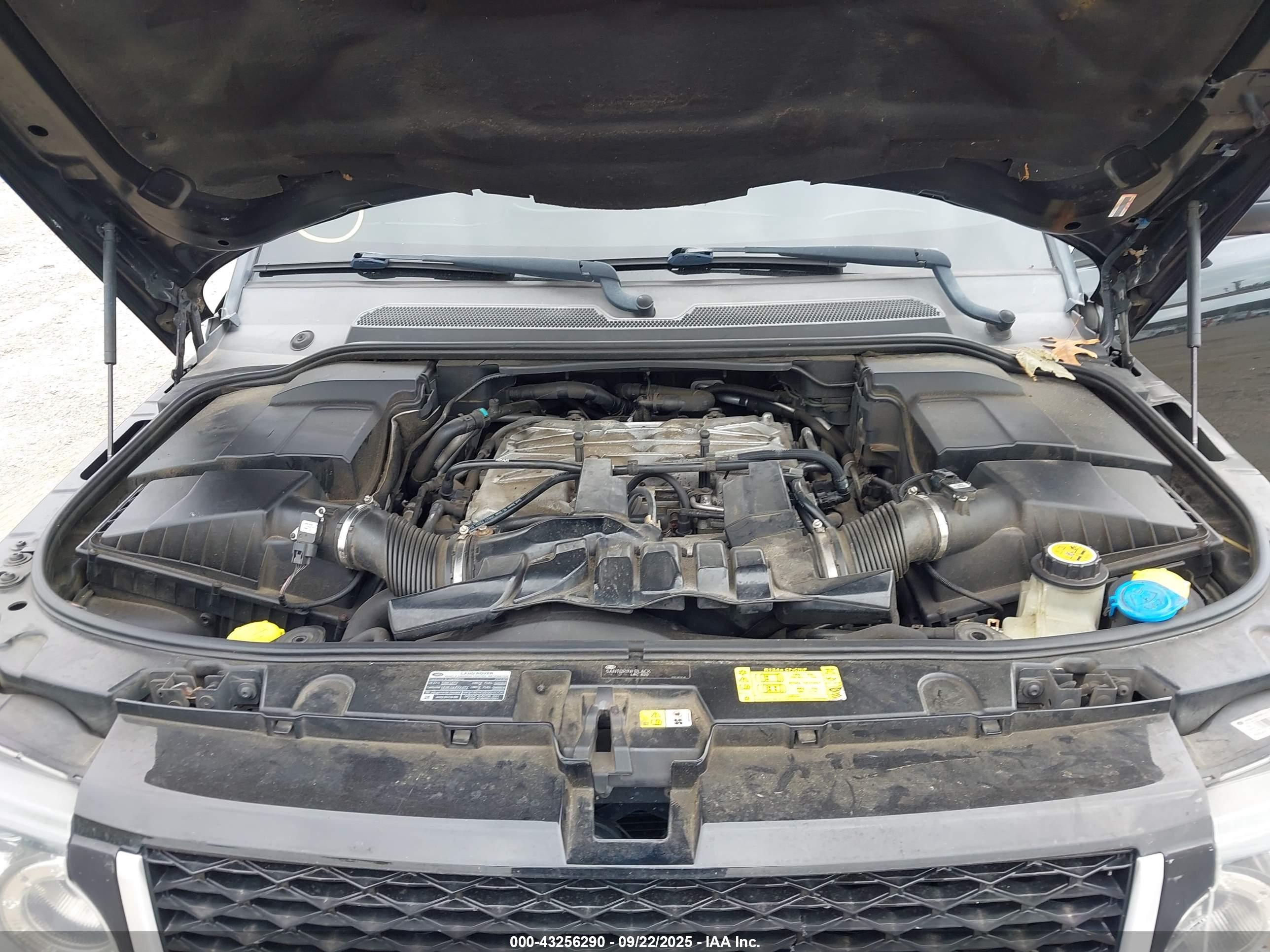 LAND ROVER image 10