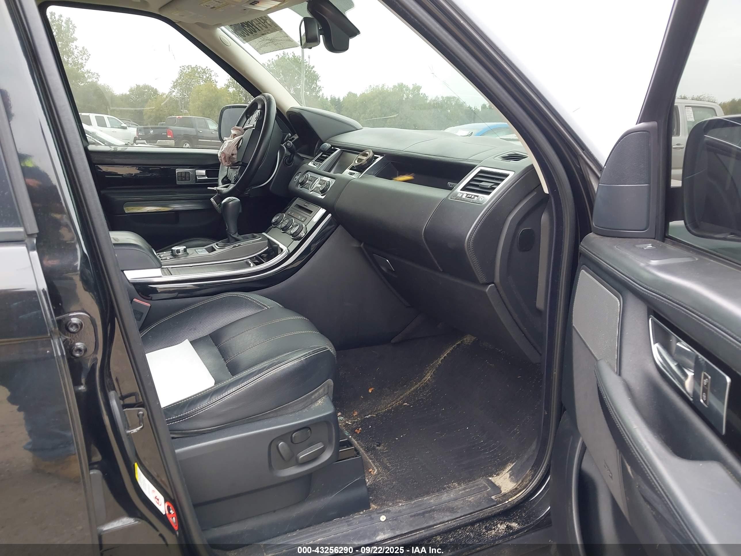 LAND ROVER image 5
