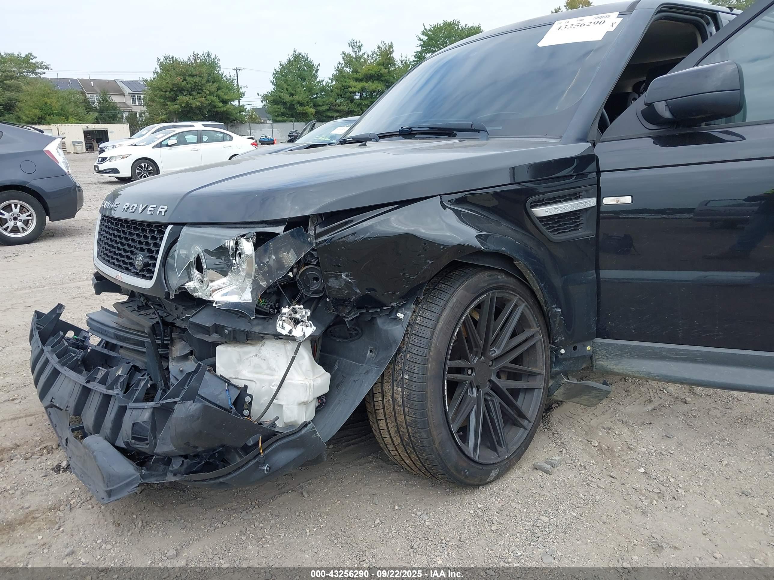 LAND ROVER image 6
