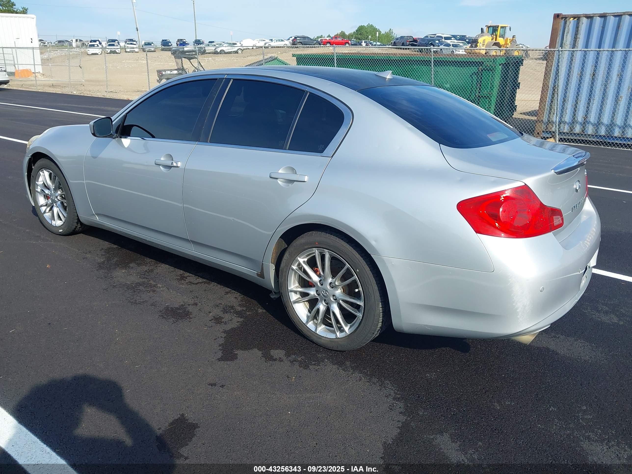 INFINITI G37 image 3