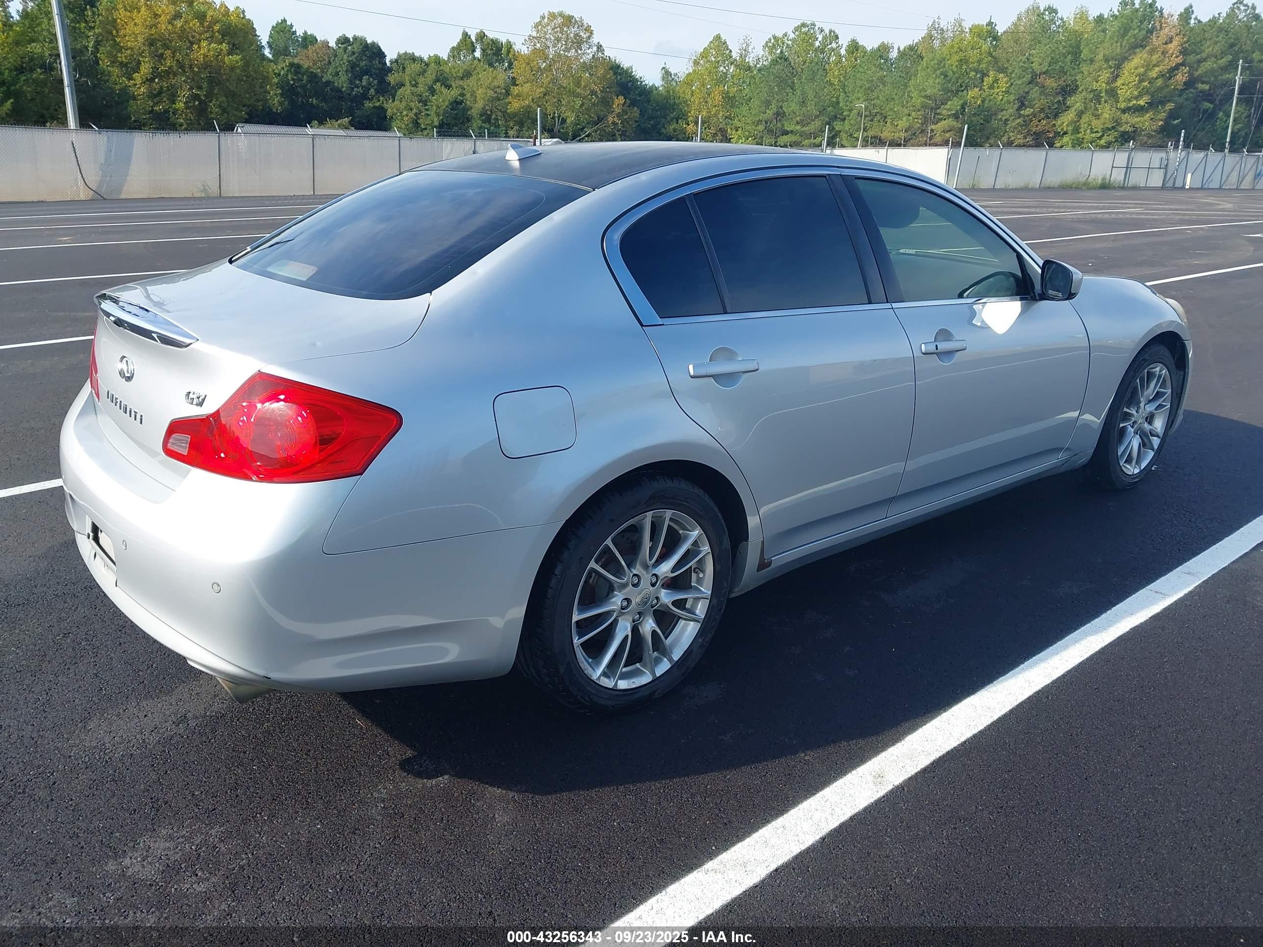 INFINITI G37 image 4