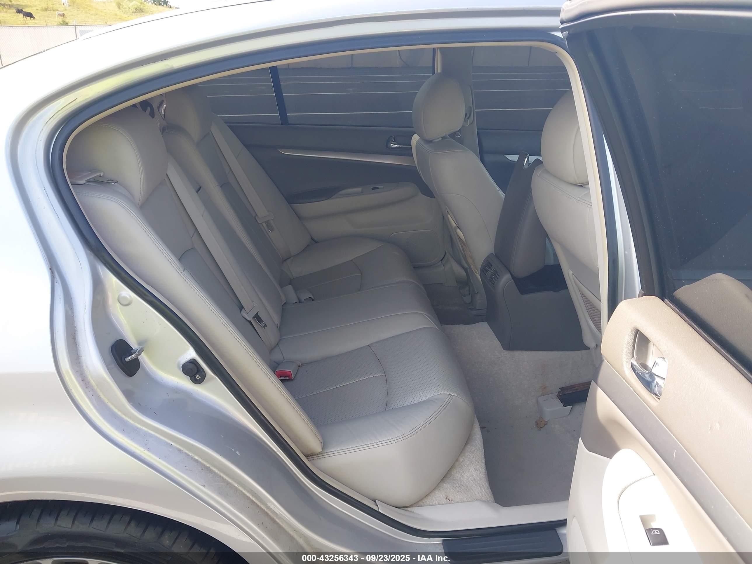 INFINITI G37 image 8