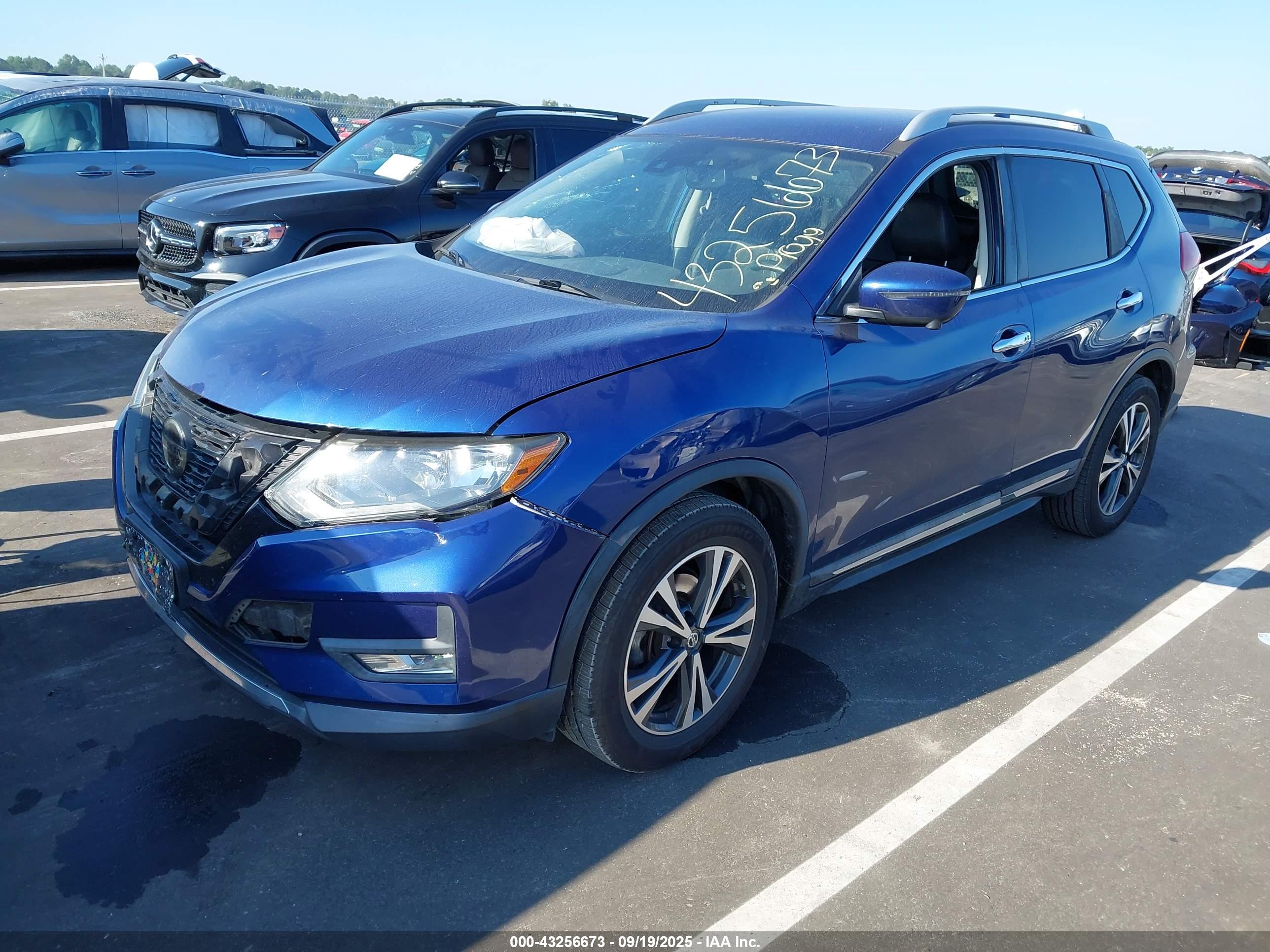 NISSAN ROGUE image 2