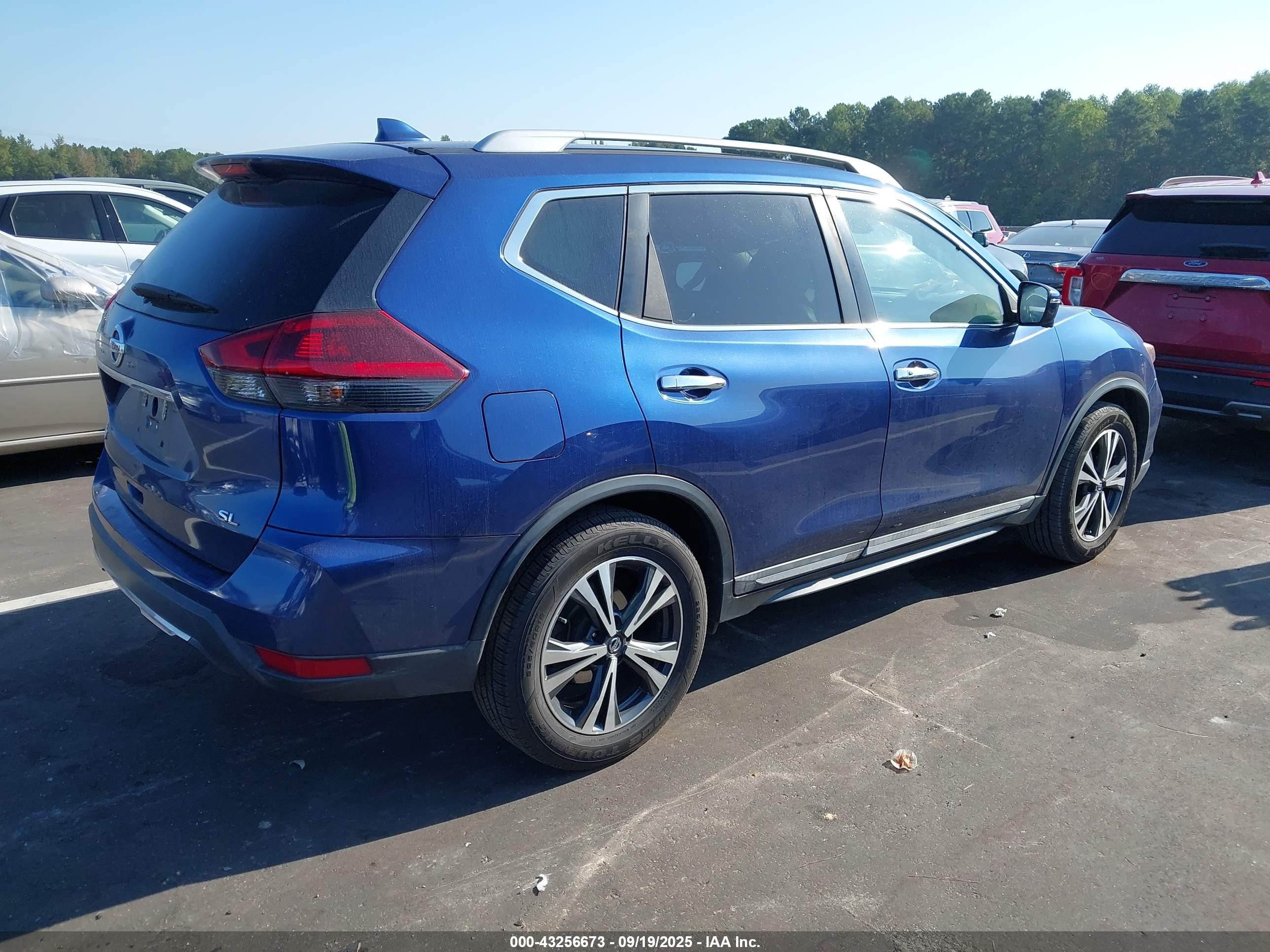 NISSAN ROGUE image 4