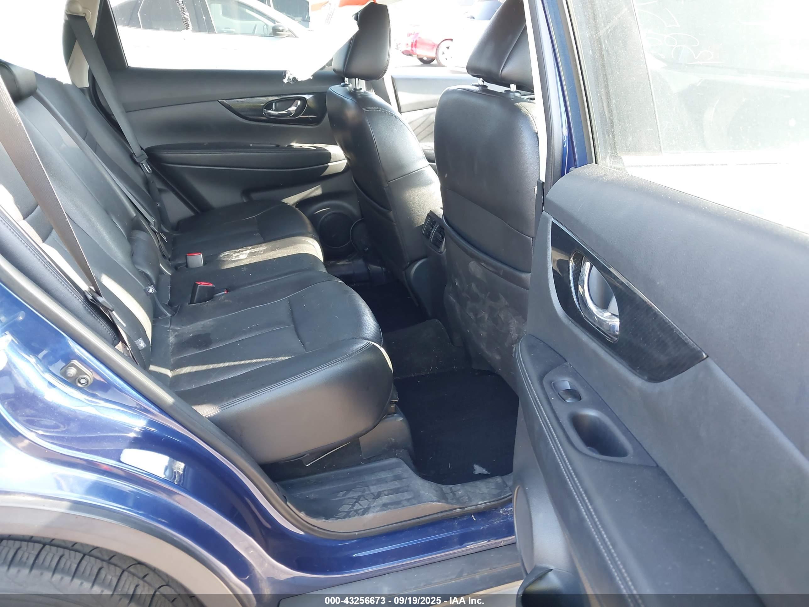 NISSAN ROGUE image 8