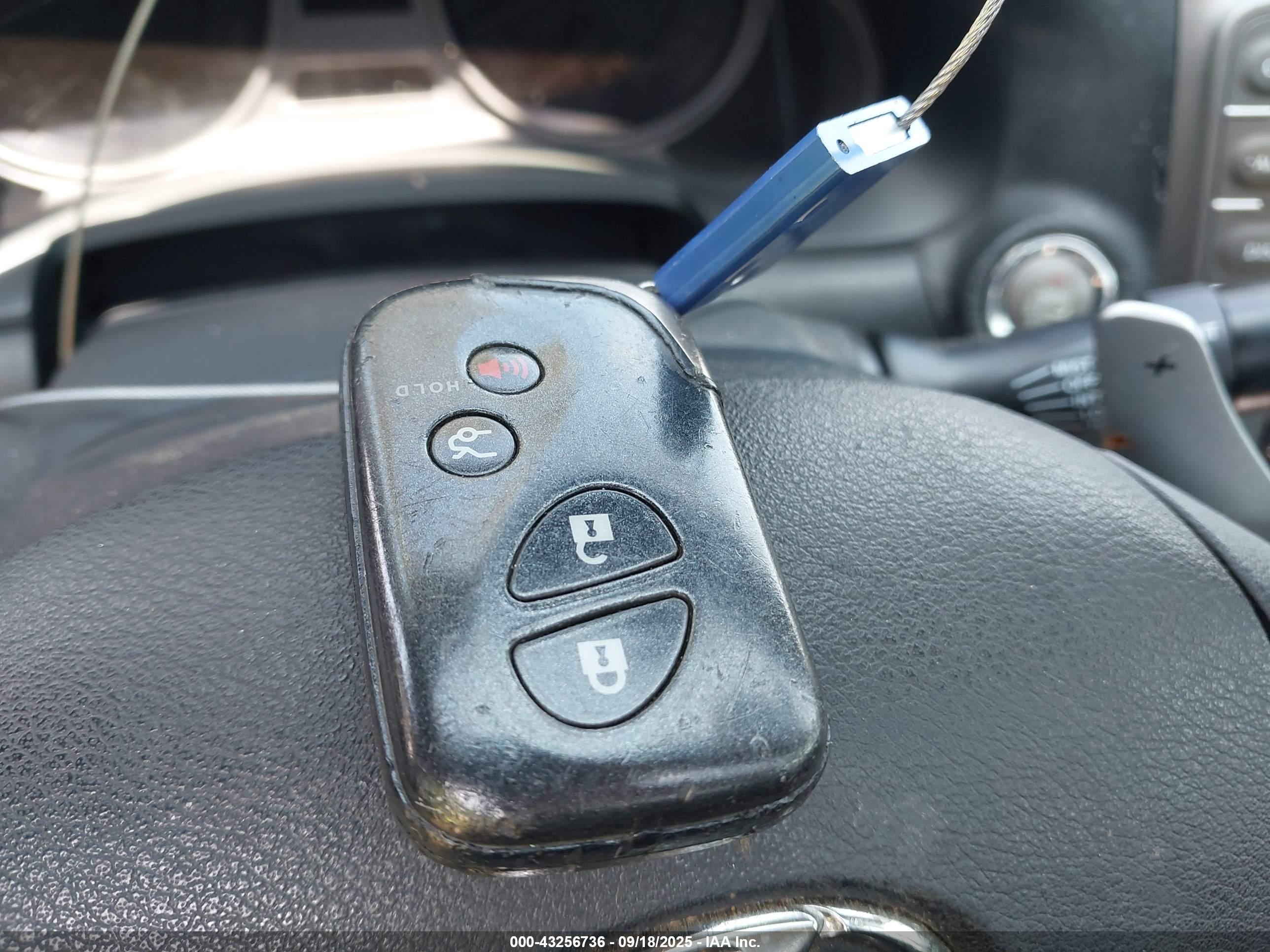 LEXUS IS image 11