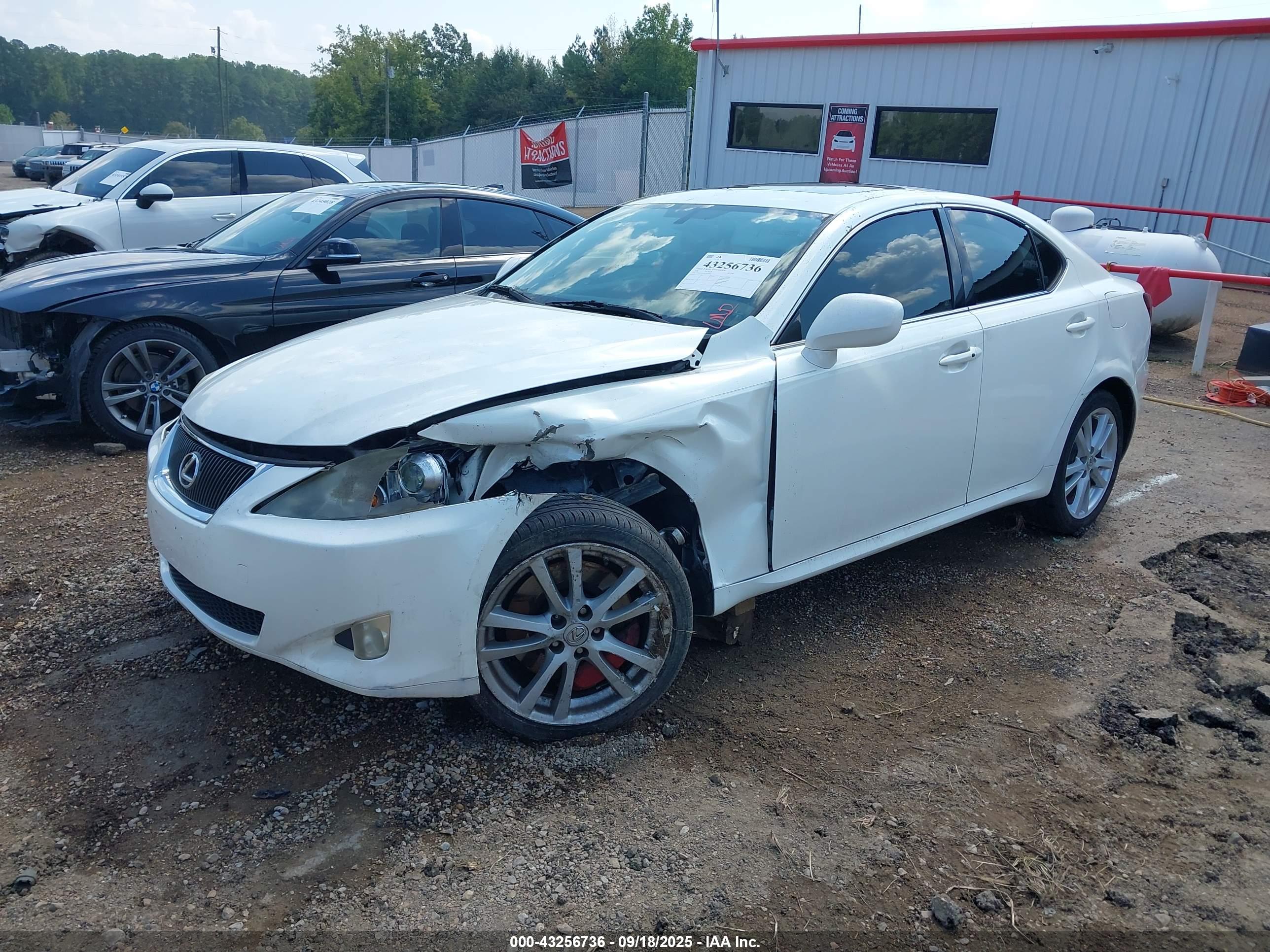LEXUS IS image 2